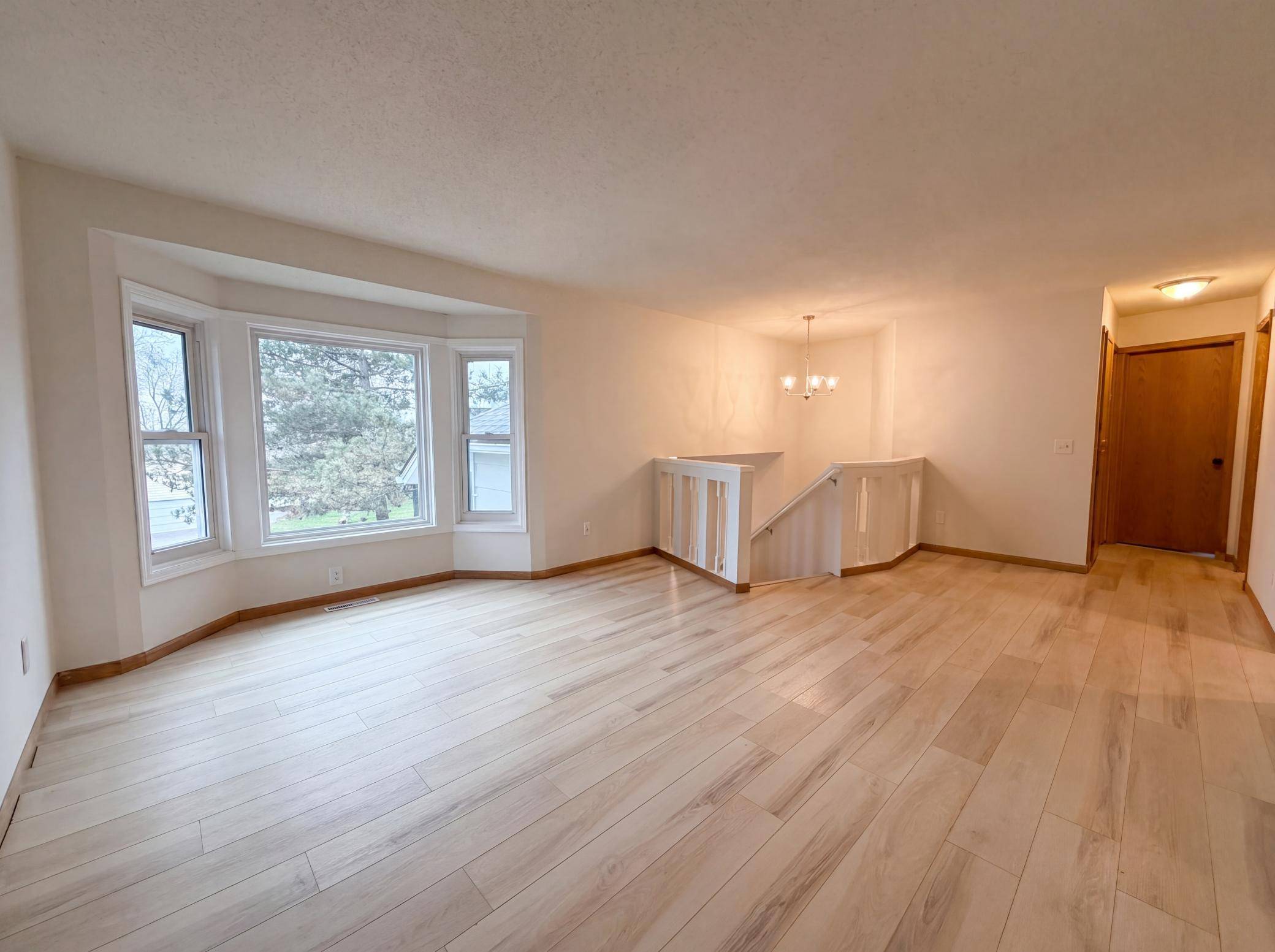 6475 Grandview DR, Eden Prairie, MN 55346