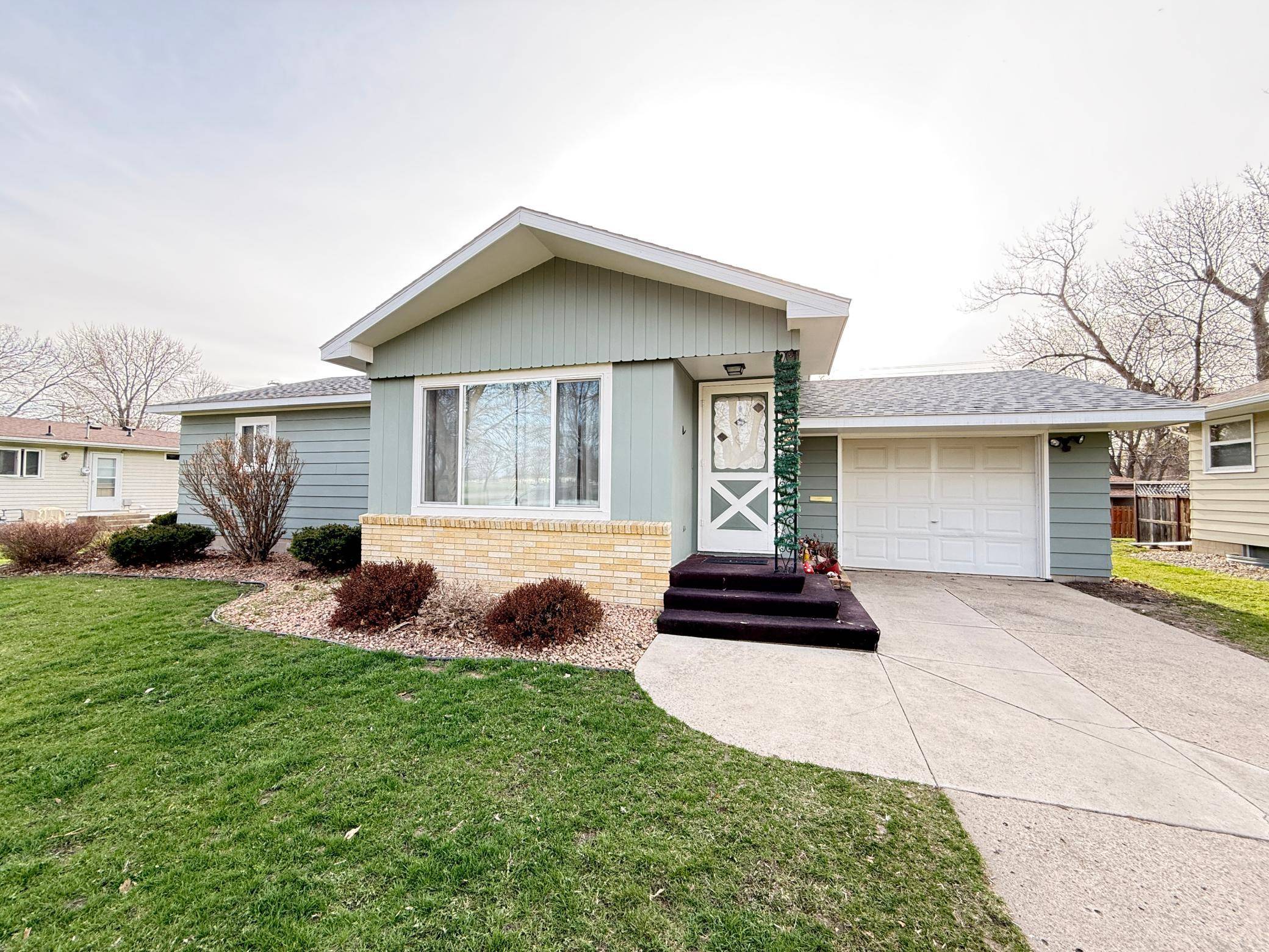 413 S 13th ST, Montevideo, MN 56265