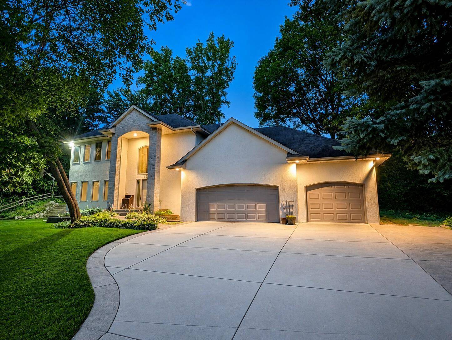 419 Brandywine DR, Burnsville, MN 55337