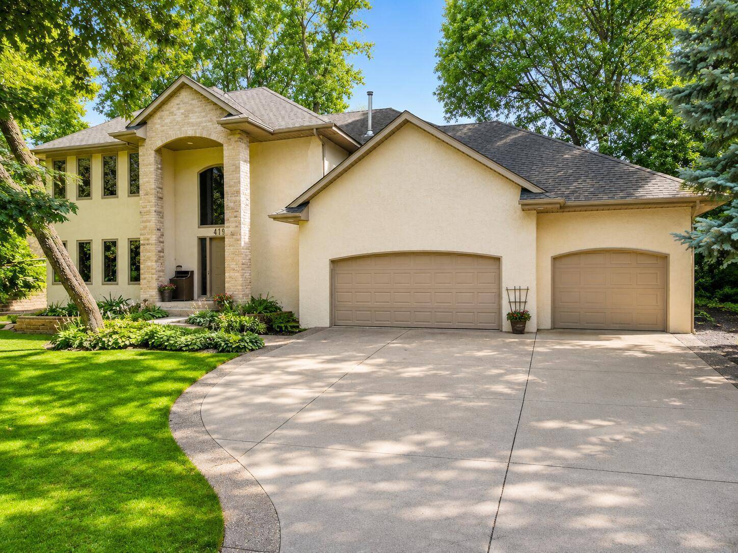 419 Brandywine DR, Burnsville, MN 55337