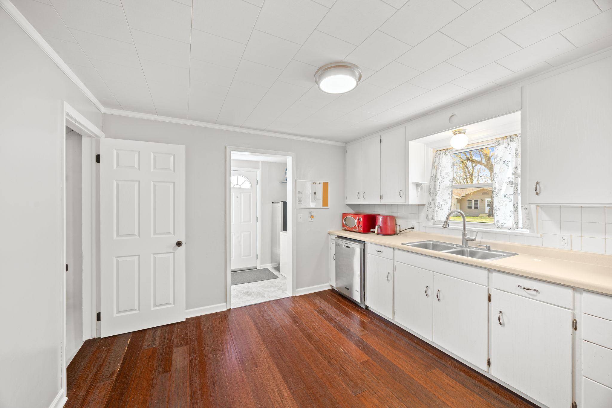 437 Linden AVE SW, Hutchinson, MN 55350