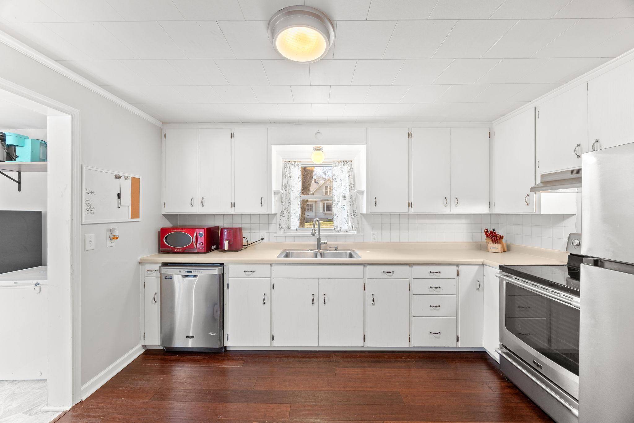 437 Linden AVE SW, Hutchinson, MN 55350