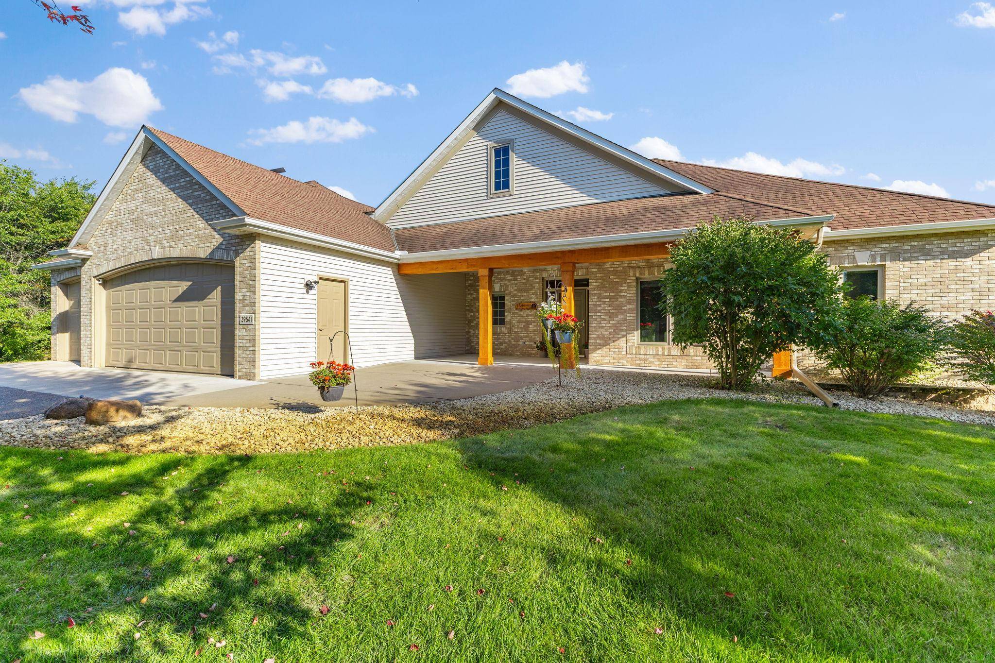 39541 Eastwood AVE, North Branch, MN 55056