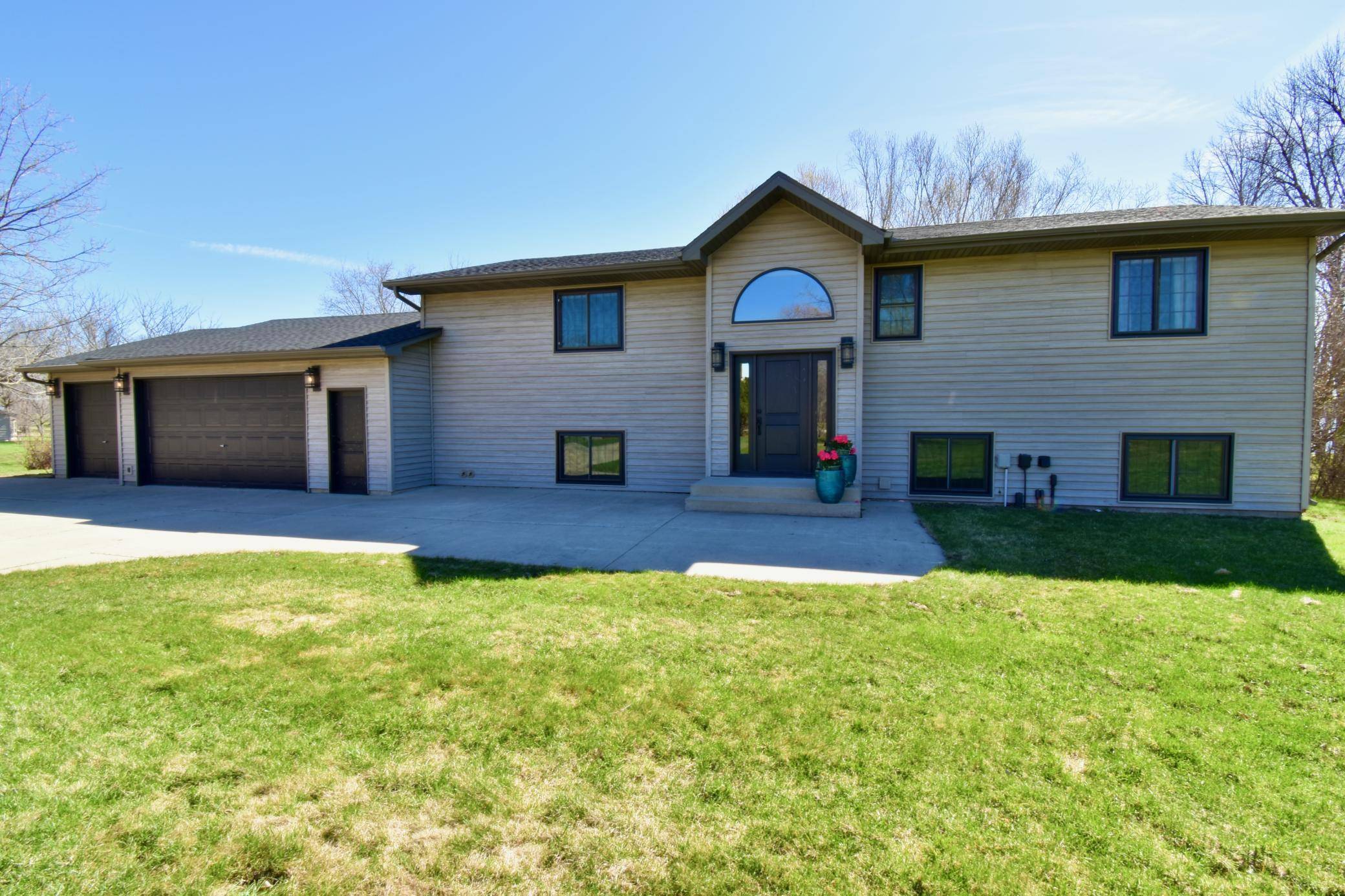 5123 Green Meadow RD SE, Alexandria, MN 56360