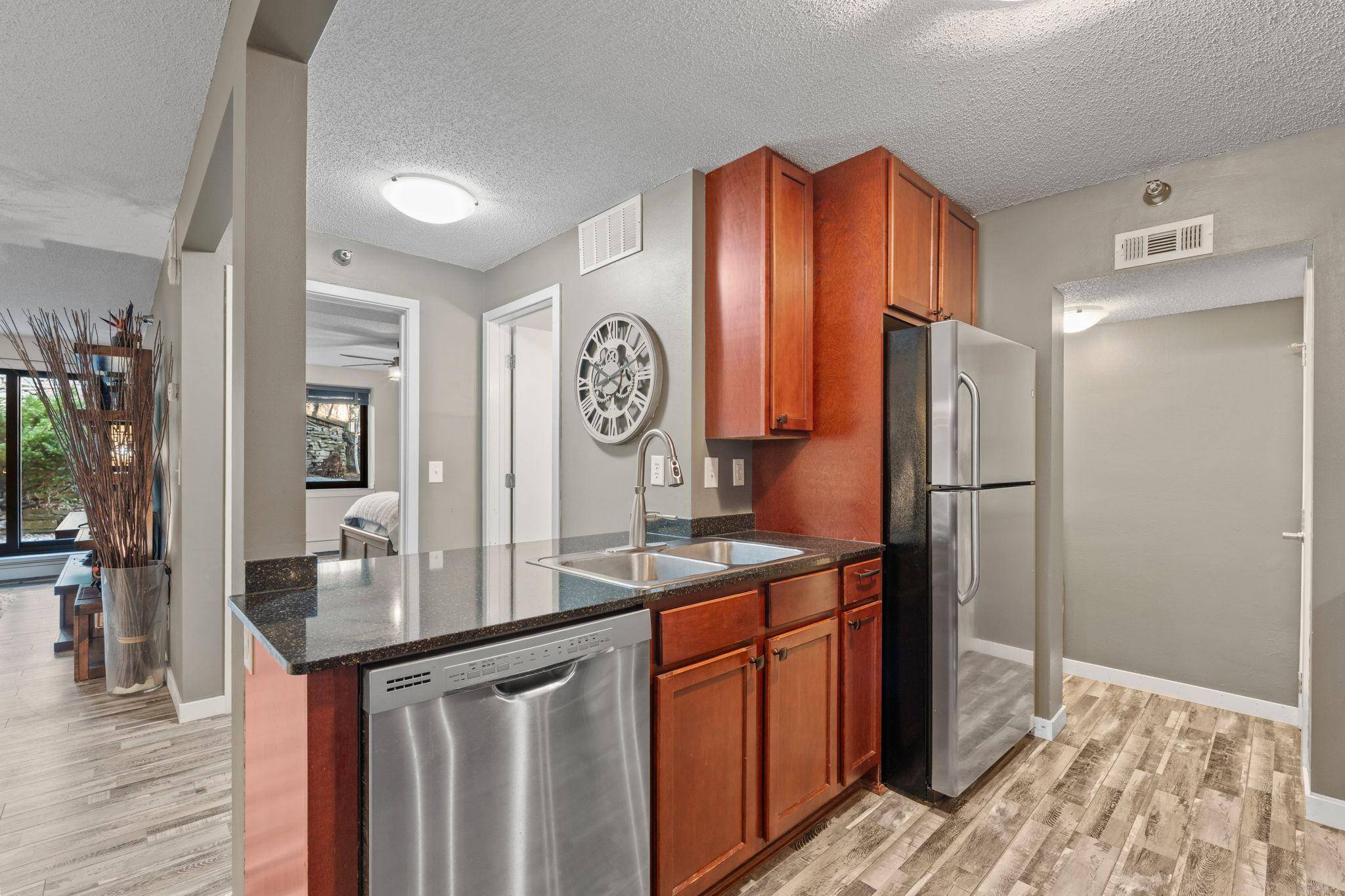 52 Groveland TER #108, Minneapolis, MN 55403