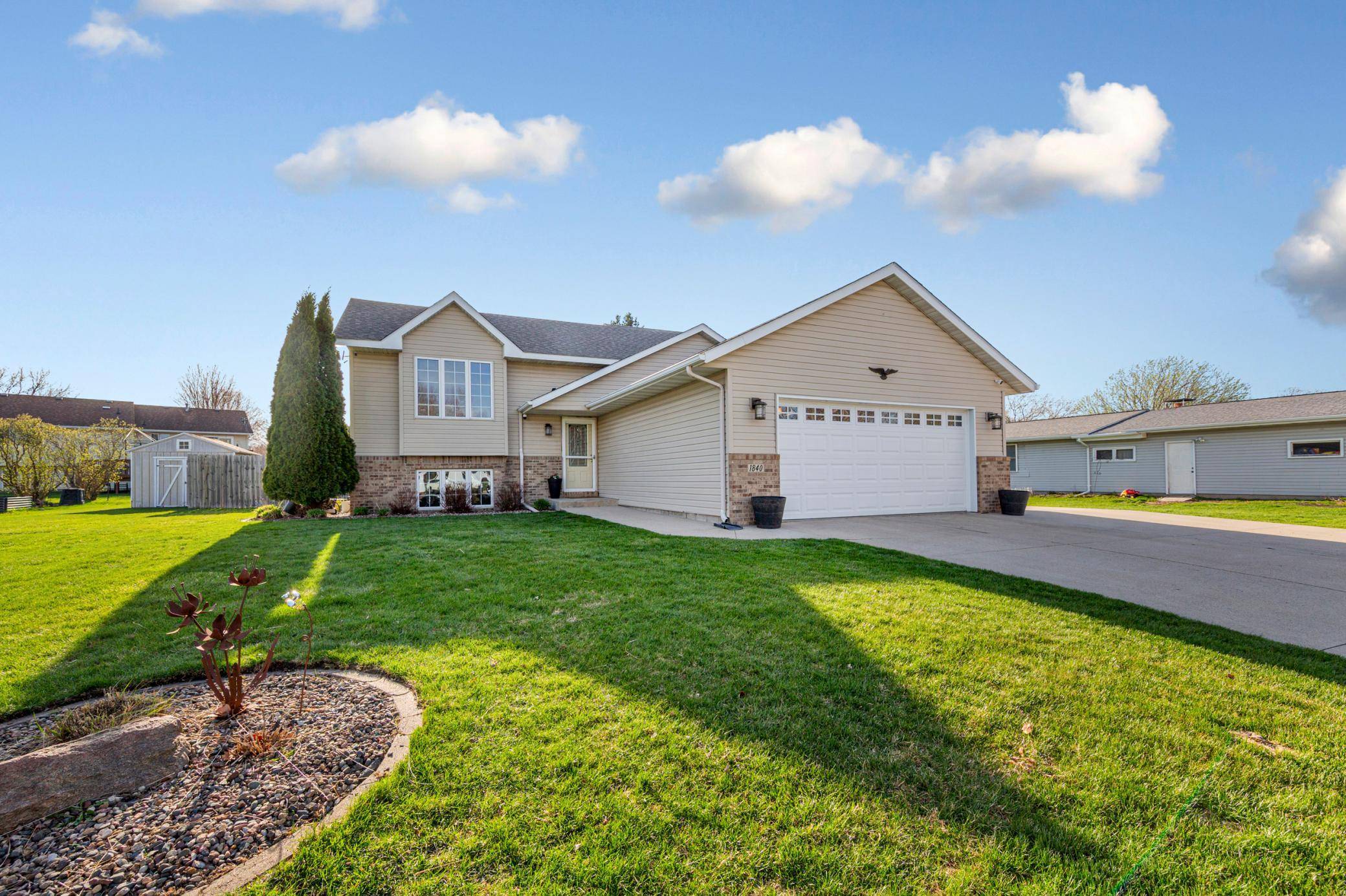 1840 Field Stone AVE SE, Owatonna, MN 55060