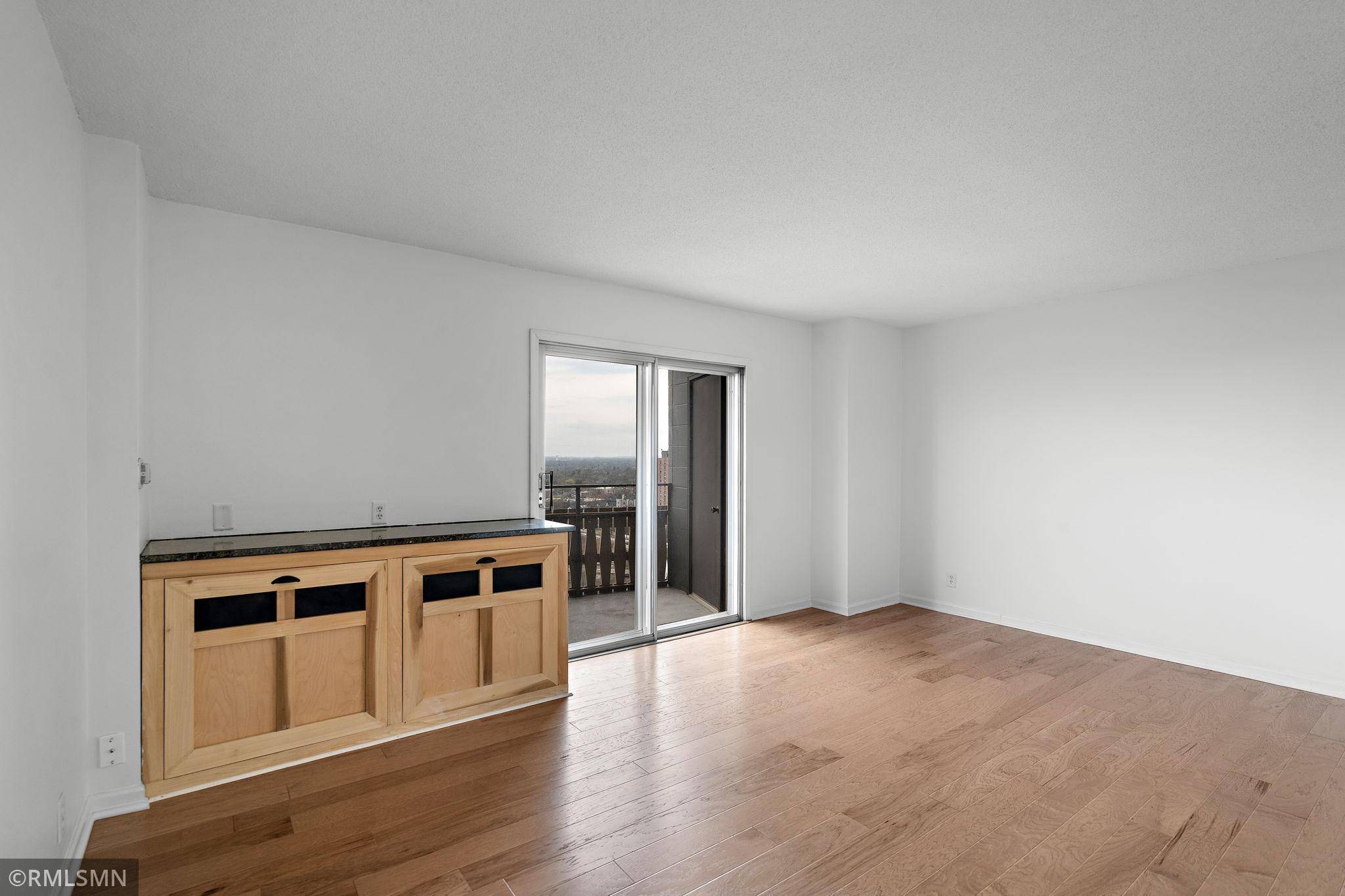 410 Groveland AVE #1906, Minneapolis, MN 55403