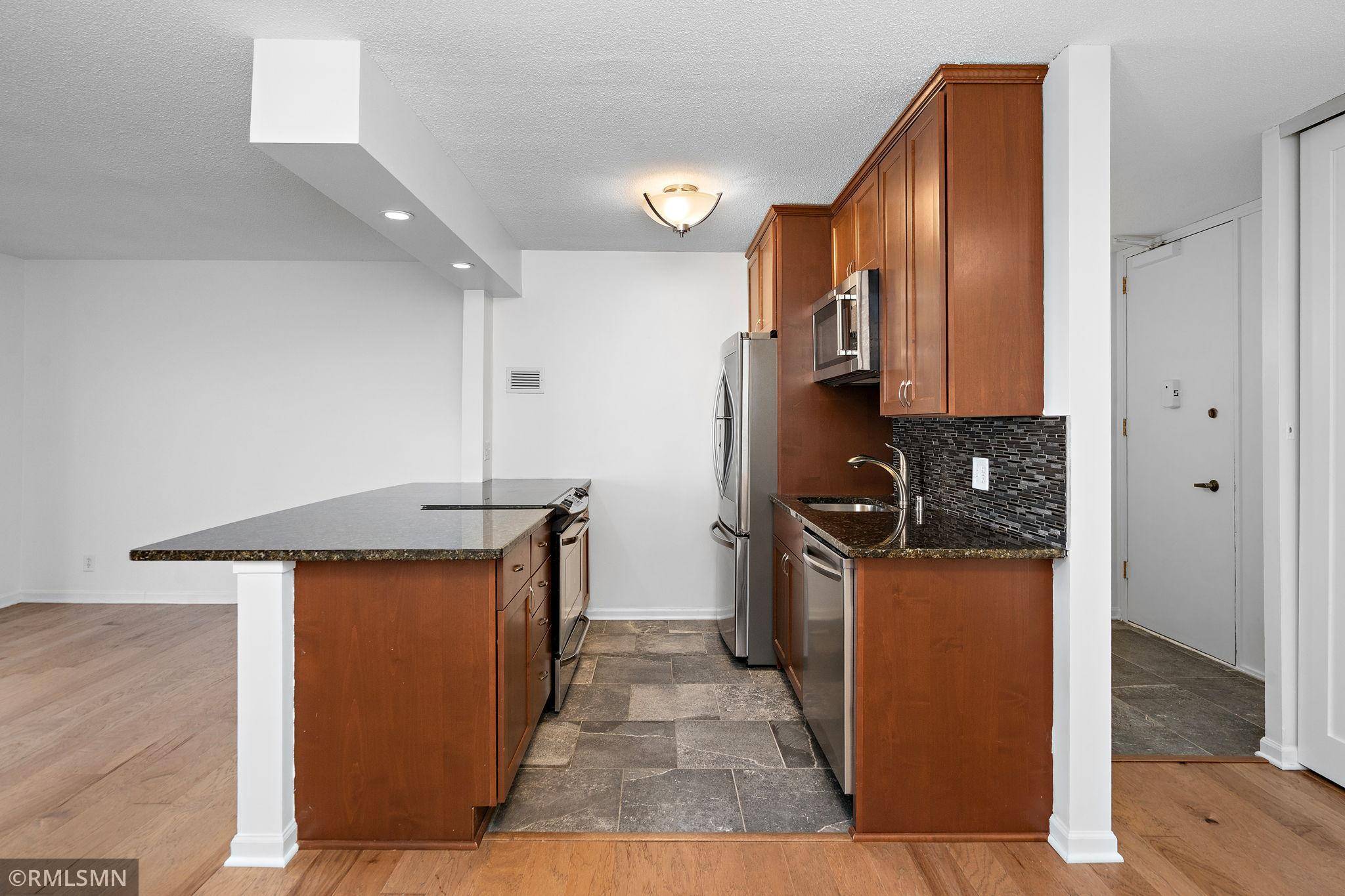 410 Groveland AVE #1906, Minneapolis, MN 55403