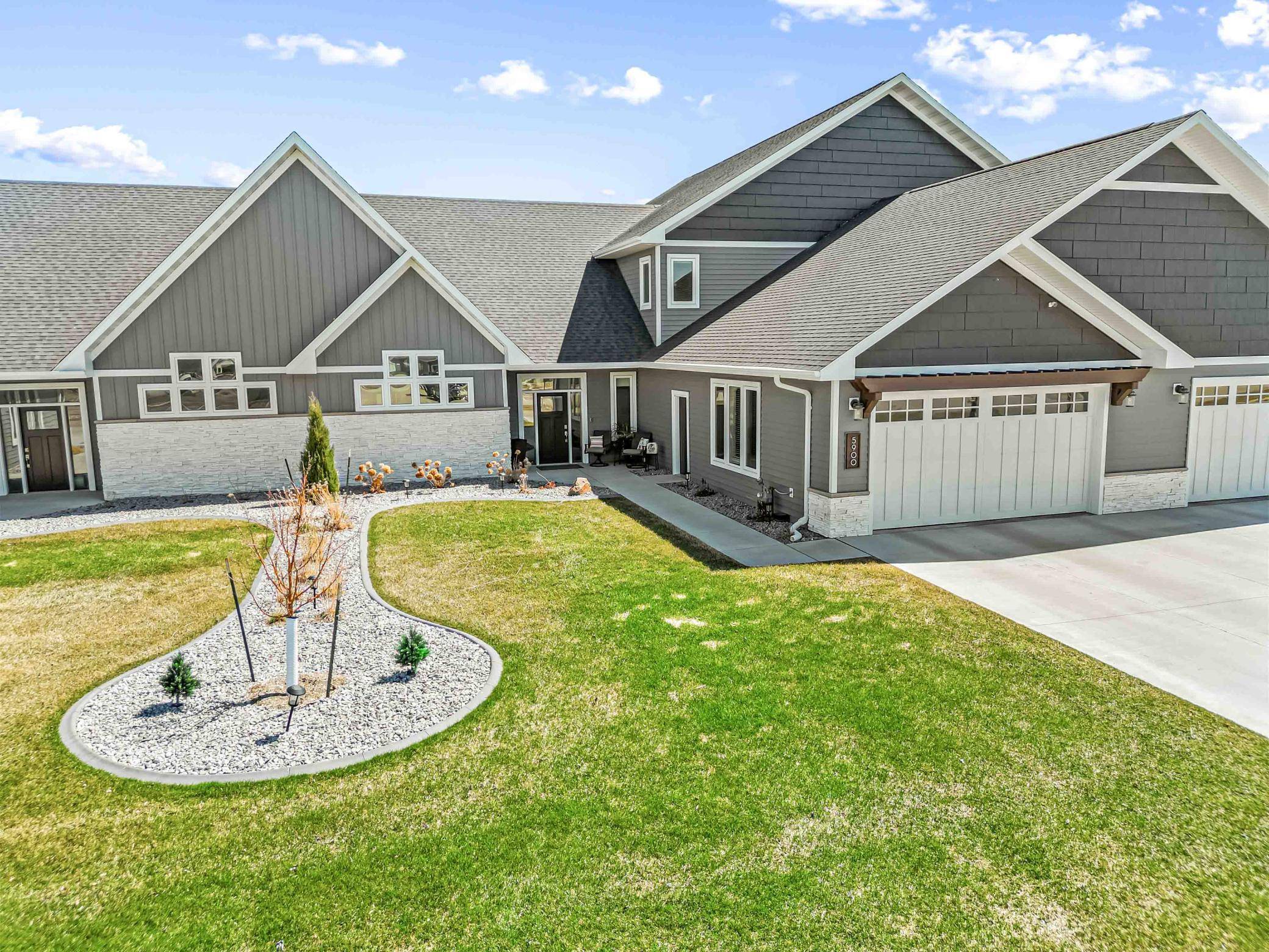 5900 31st ST S, Fargo, ND 58104