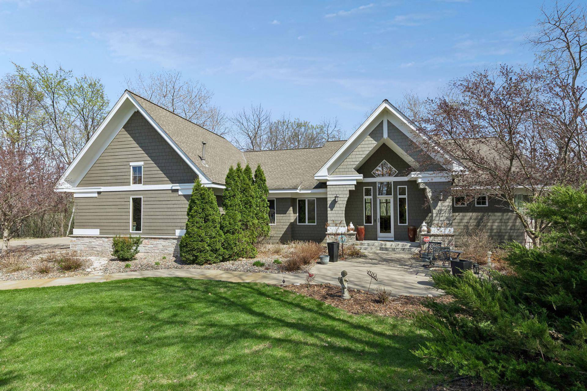 23171 Woodland Ridge DR, Lakeville, MN 55044