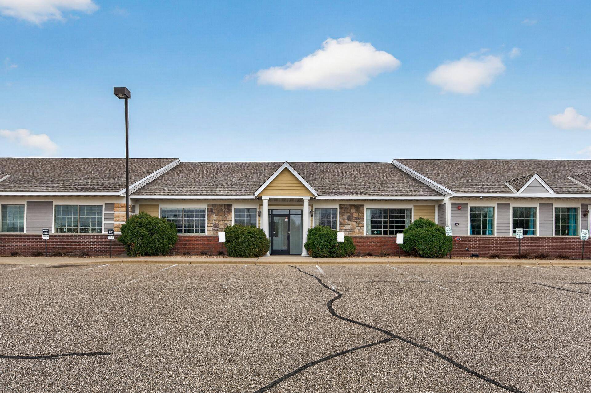 1103 Weir DR #200, Woodbury, MN 55125