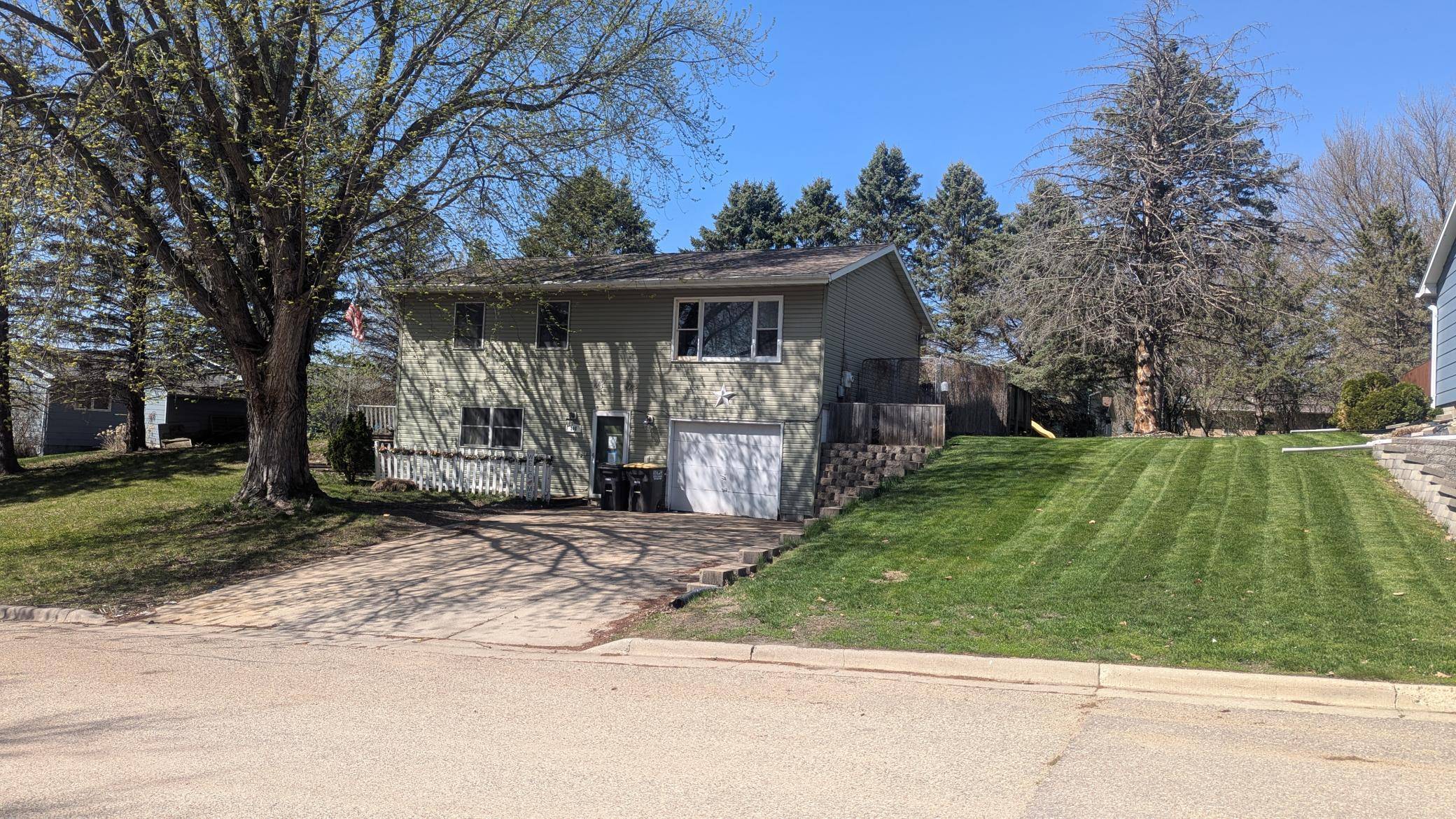 308 Connie LN, Eagle Lake, MN 56024
