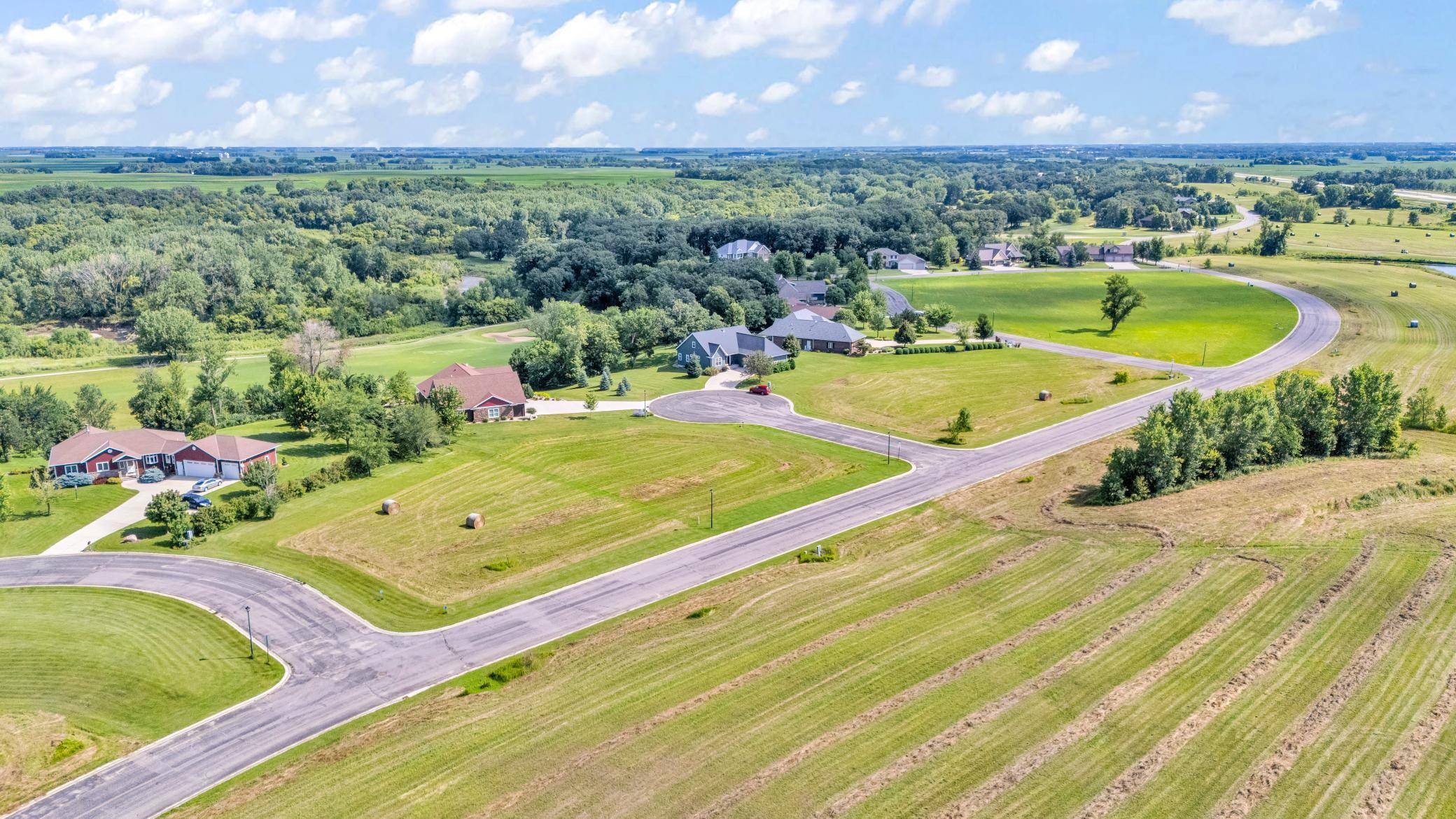 219 Savannah Heights CIR, Lynd, MN 56157