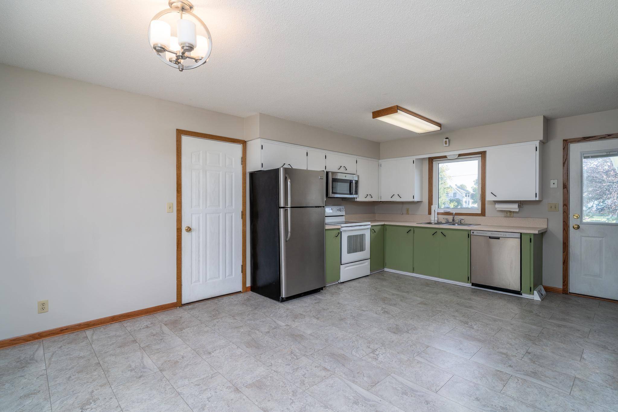 305 Euclid AVE, Crookston, MN 56716
