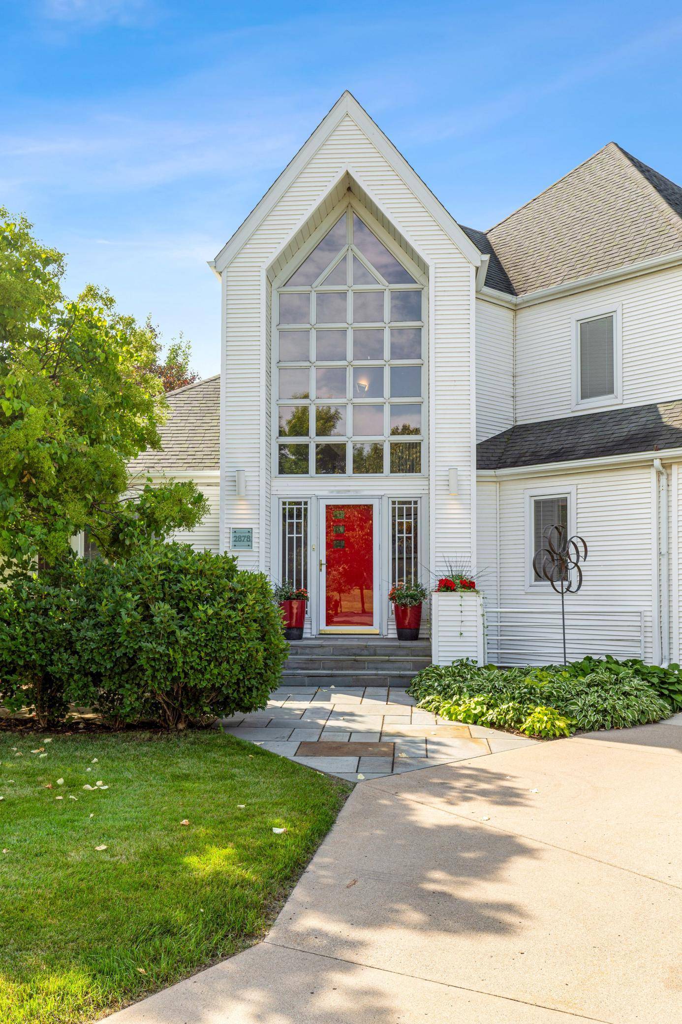 2878 Lilac LN N, Fargo, ND 58102