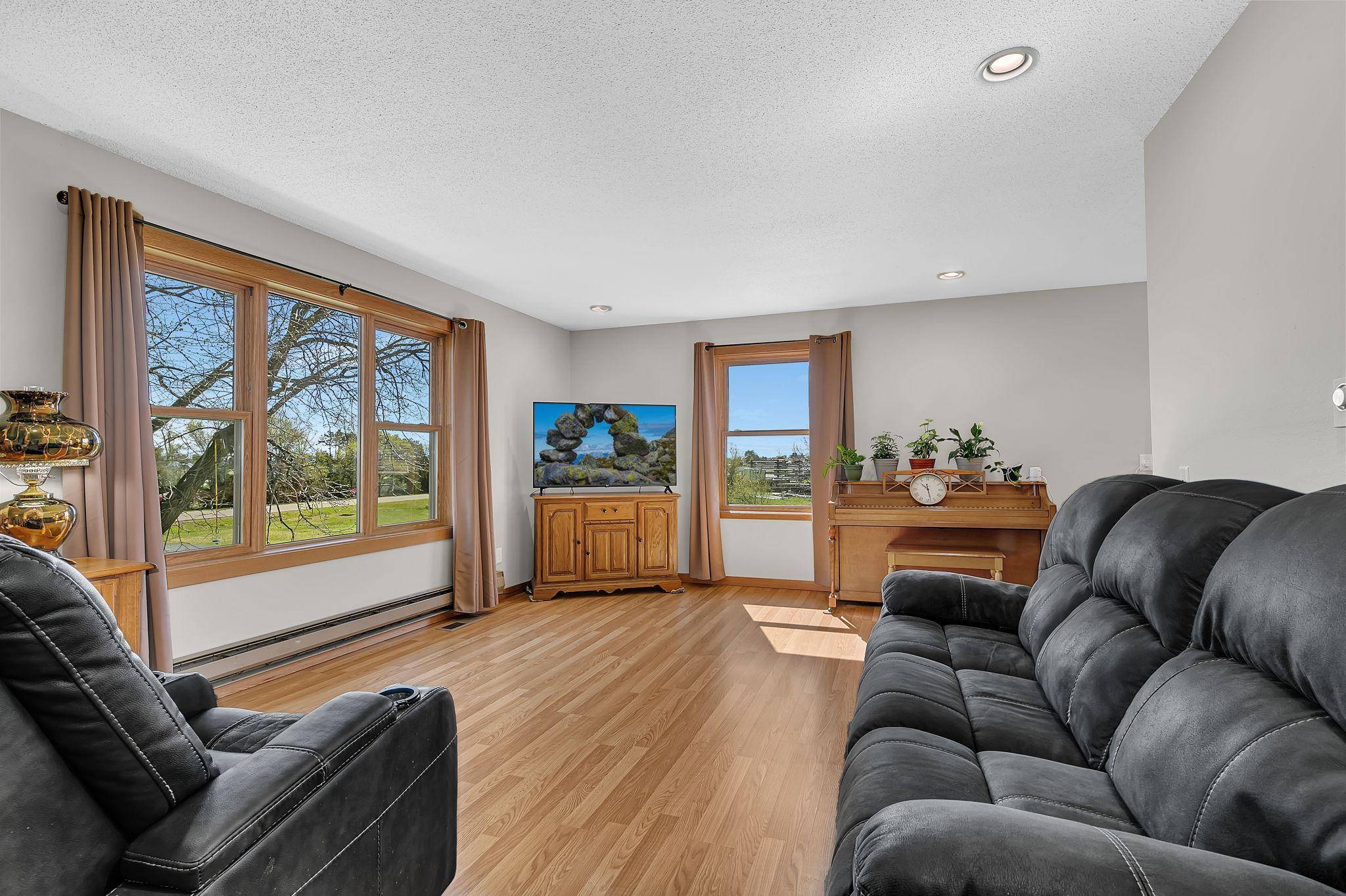 7481 State ST, Clear Lake, MN 55319