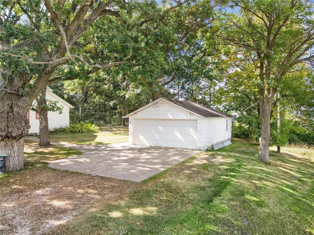 344 NE 1st ST, Belle Plaine, MN 56011