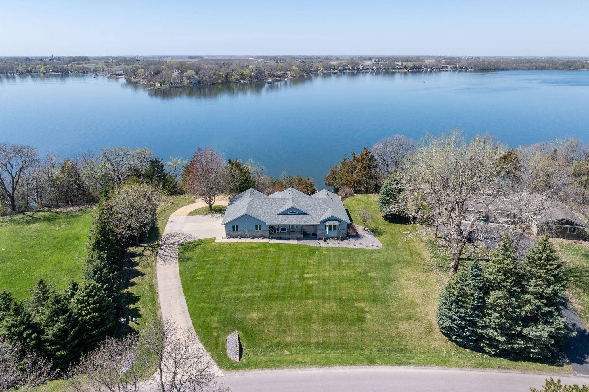 6106 Shamrock DR, Madison Lake, MN 56063