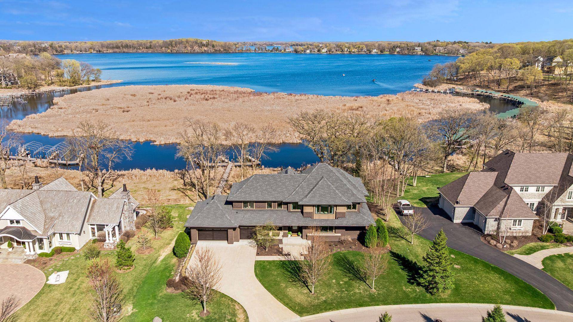 3776 Woodland Cove Pkwy, Excelsior, MN 55331