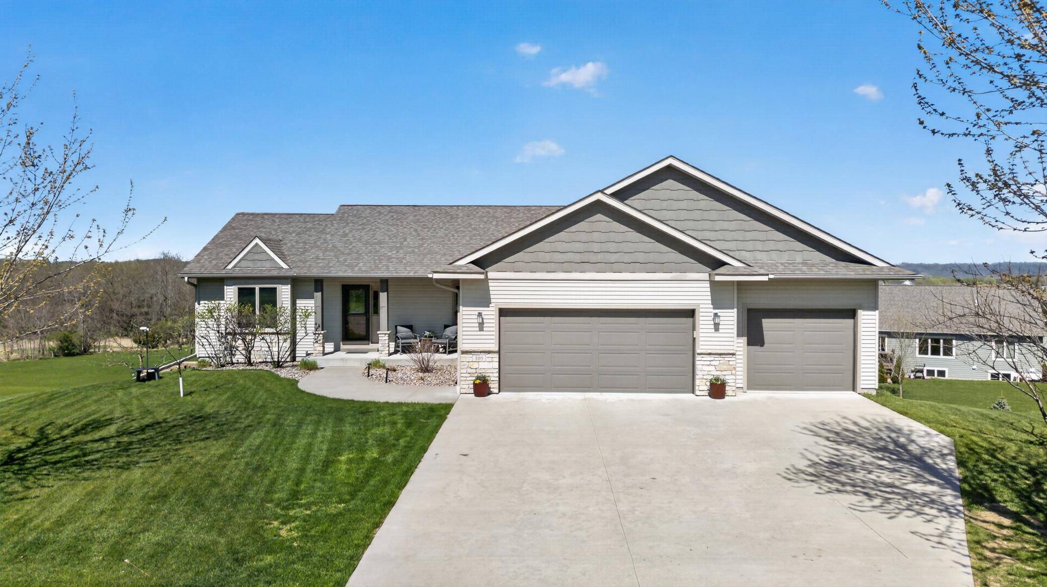 105 Hillwood DR, Lake City, MN 55041
