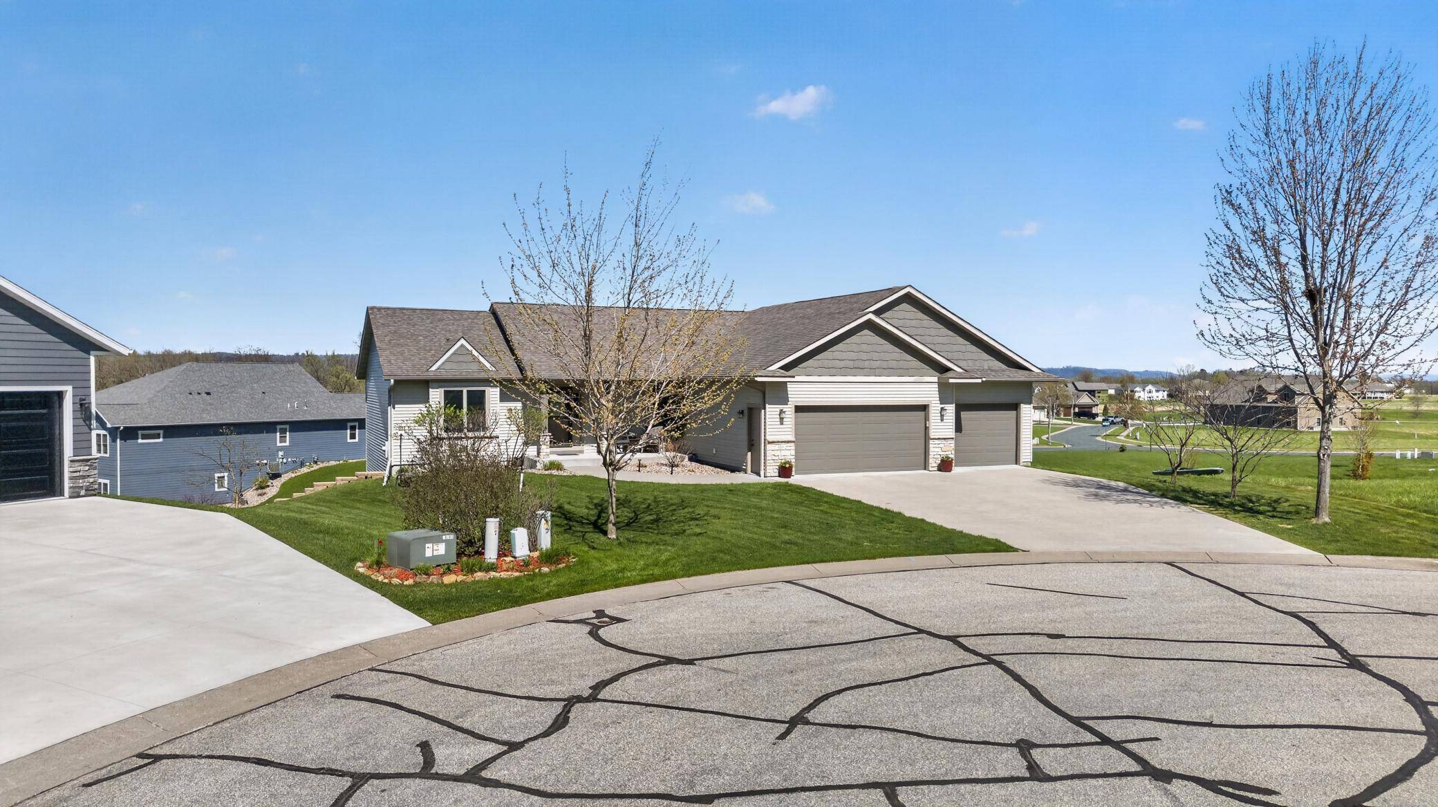 105 Hillwood DR, Lake City, MN 55041