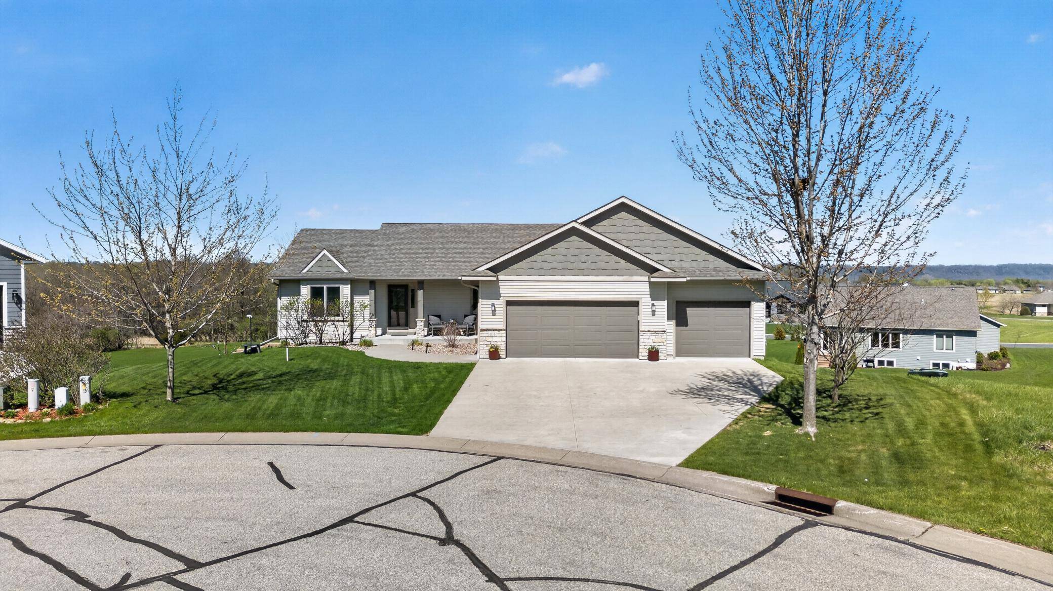 105 Hillwood DR, Lake City, MN 55041