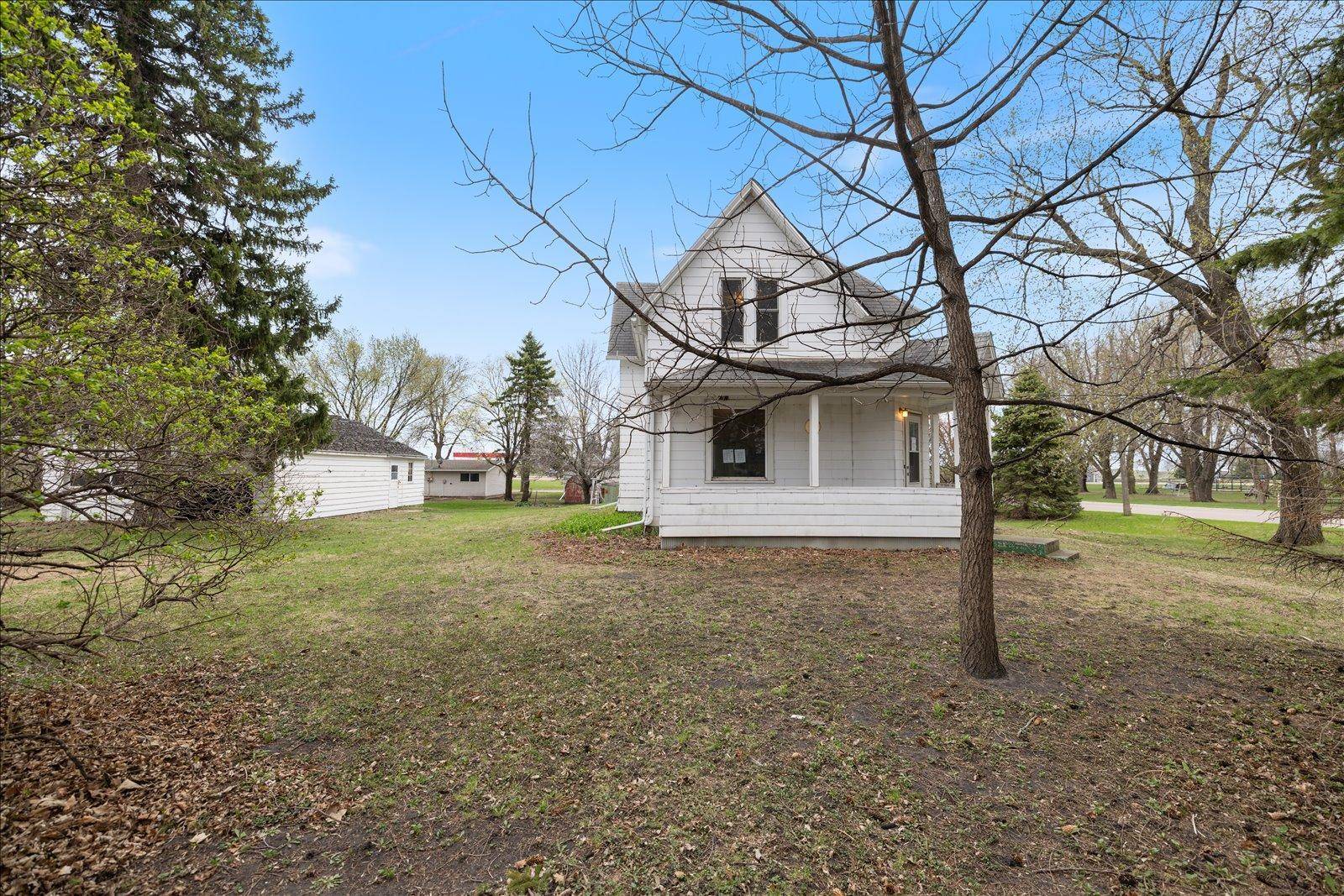 106 E Park AVE, Buffalo Lake, MN 55332