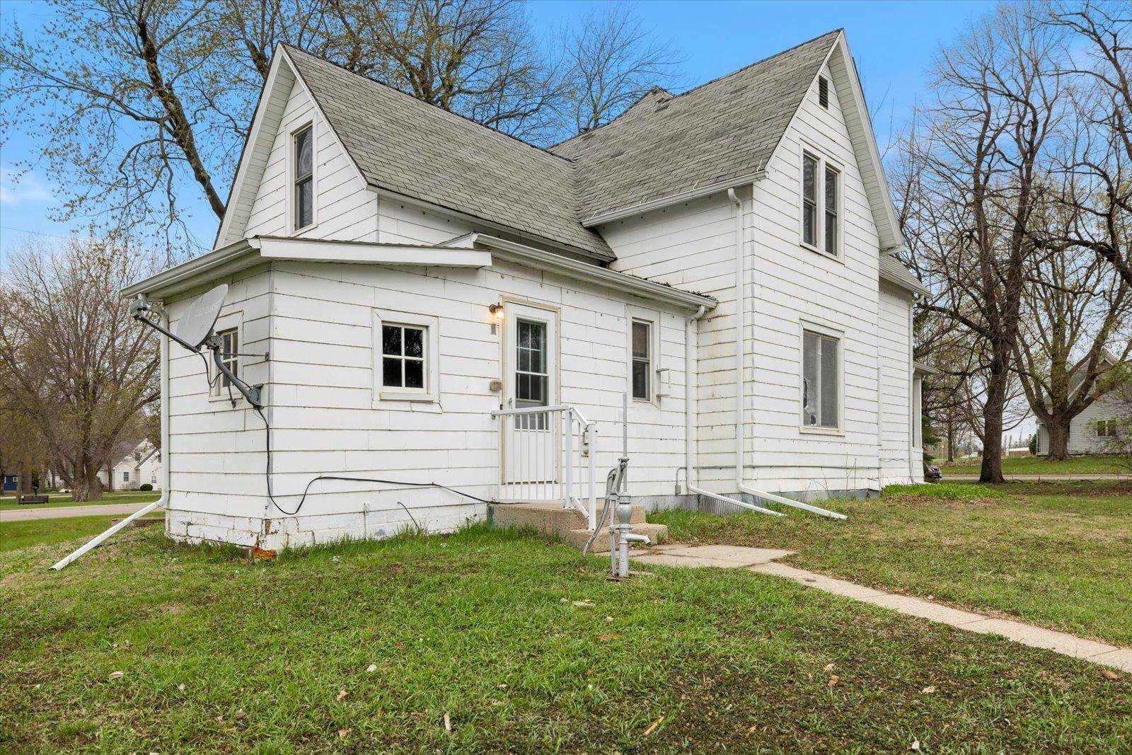 106 E Park AVE, Buffalo Lake, MN 55332