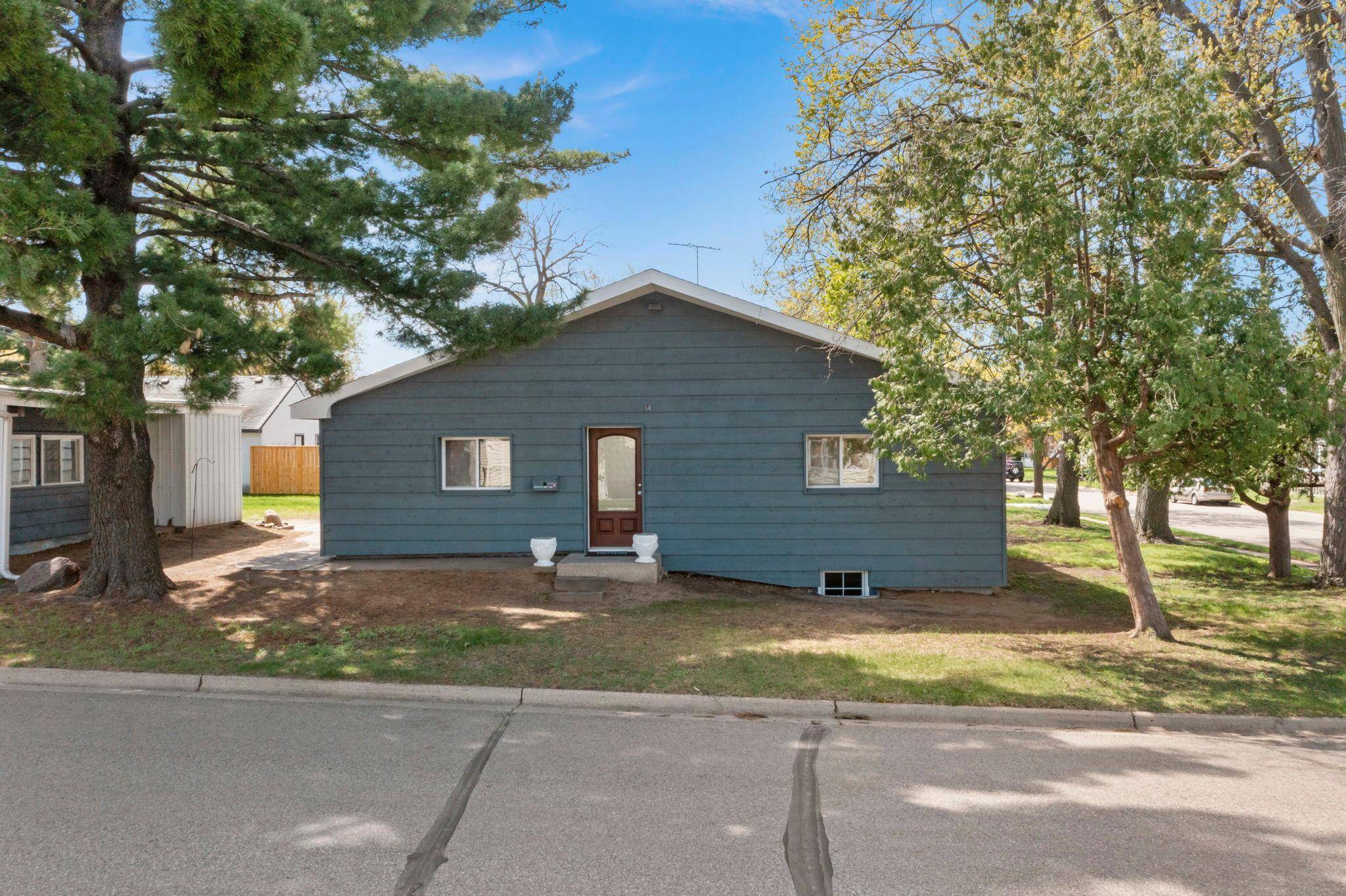 687 4th AVE NW, New Brighton, MN 55112
