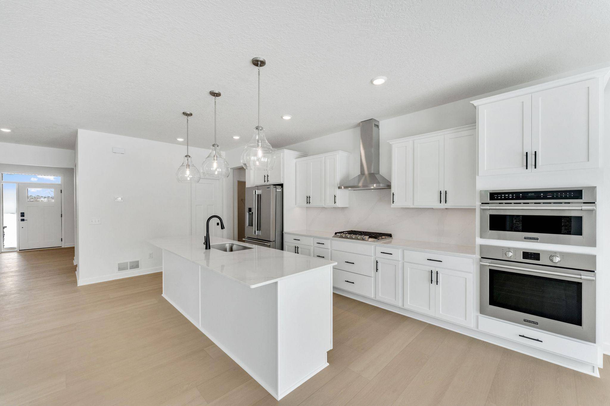 1912 Timber LN, Carver, MN 55315