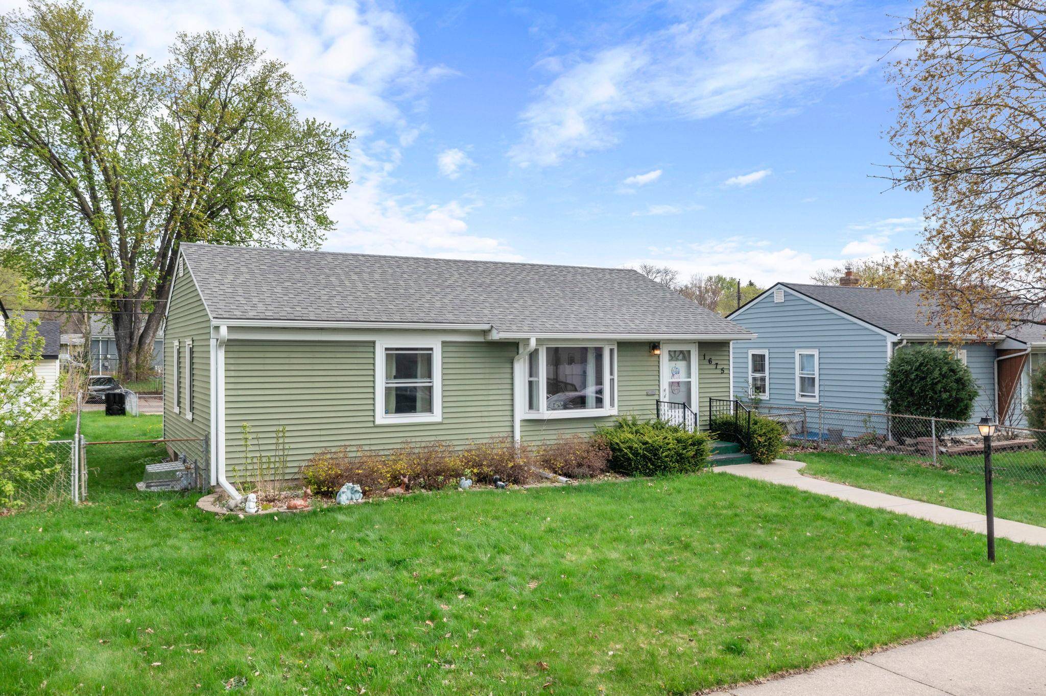 1675 Iowa AVE E, Saint Paul, MN 55106