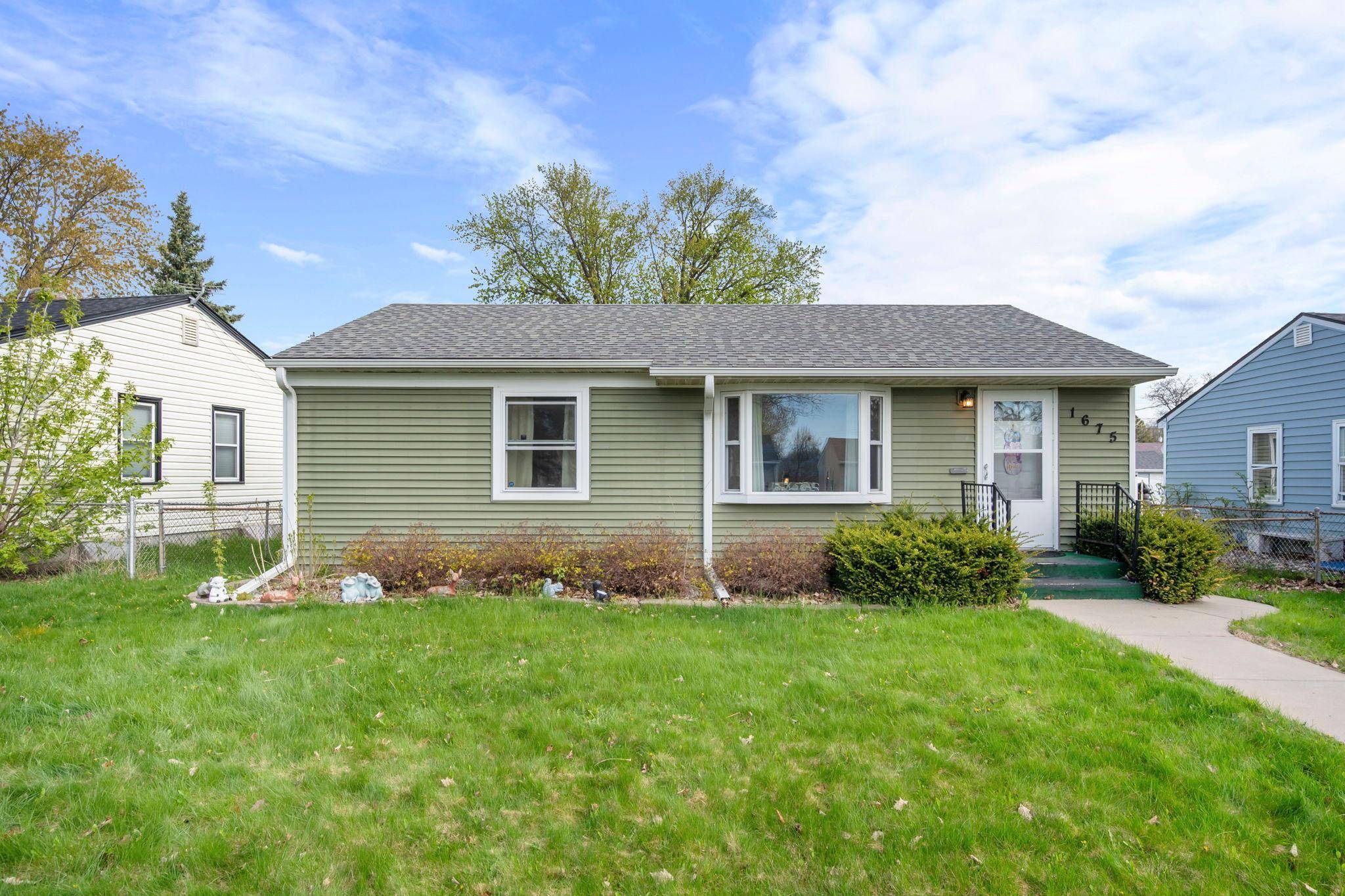 1675 Iowa AVE E, Saint Paul, MN 55106