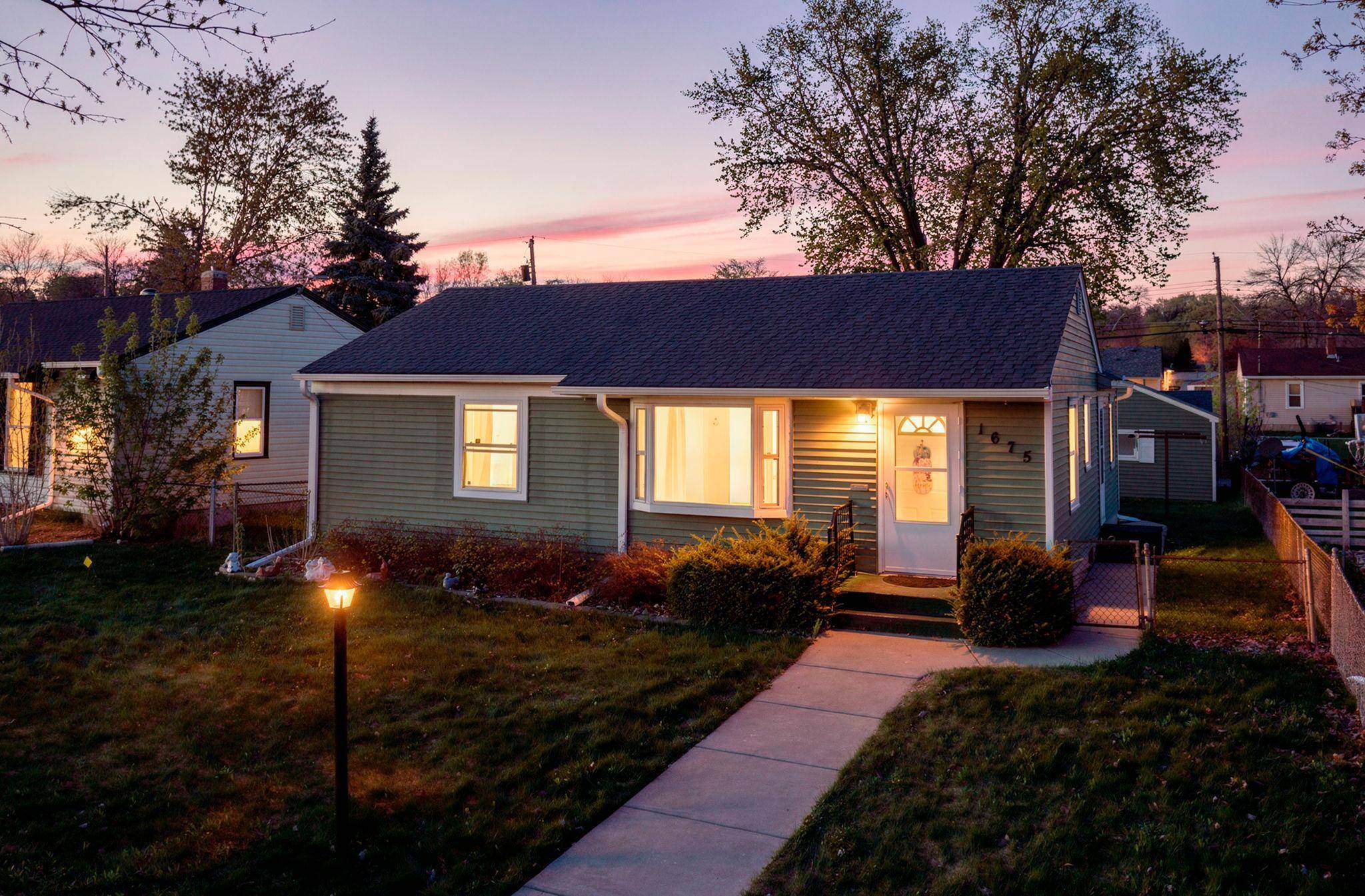 1675 Iowa AVE E, Saint Paul, MN 55106