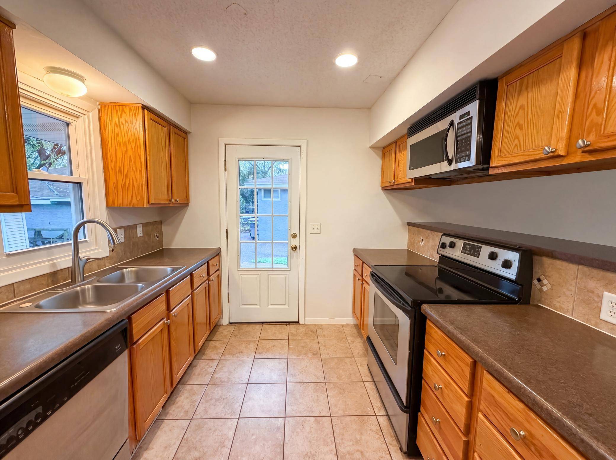 2807 Ohenry RD, Brooklyn Center, MN 55430