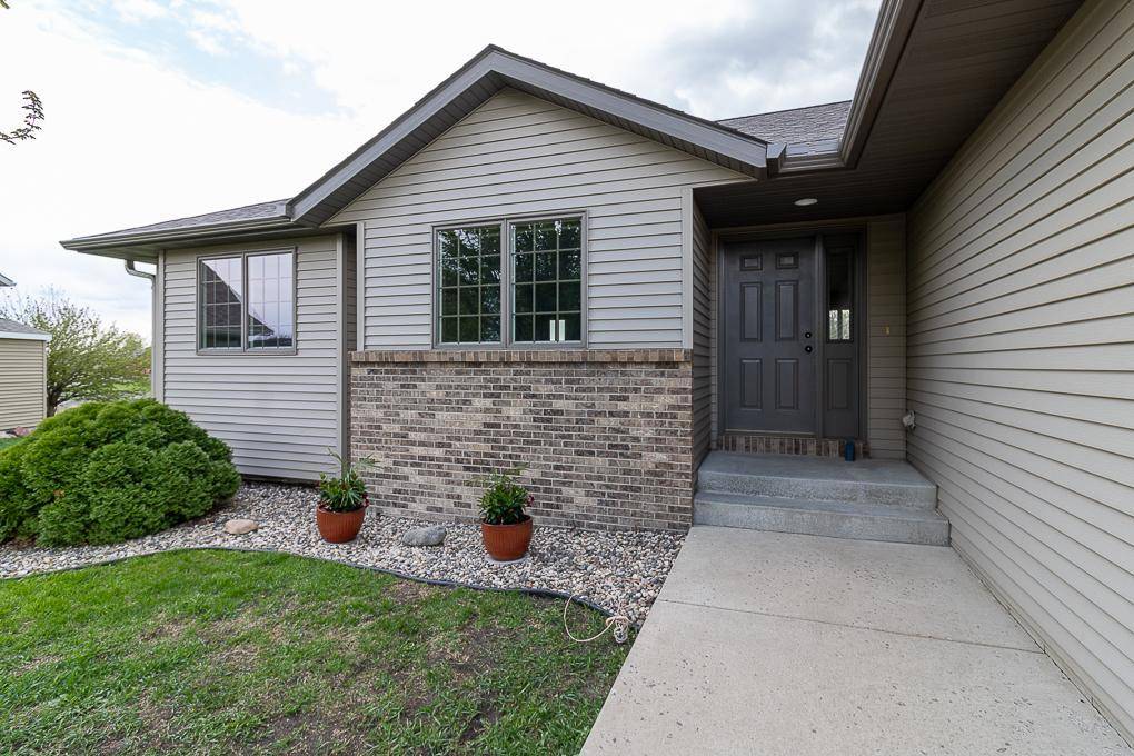201 Pebble Creek DR, Mankato, MN 56001
