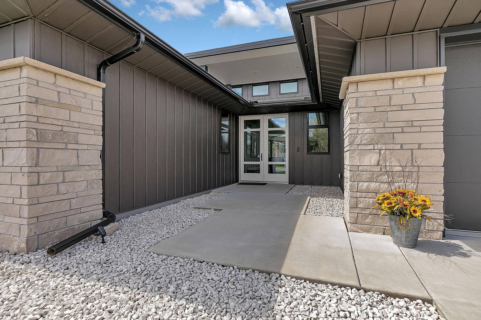 2137 Tamarack DR, Saint Cloud, MN 56301
