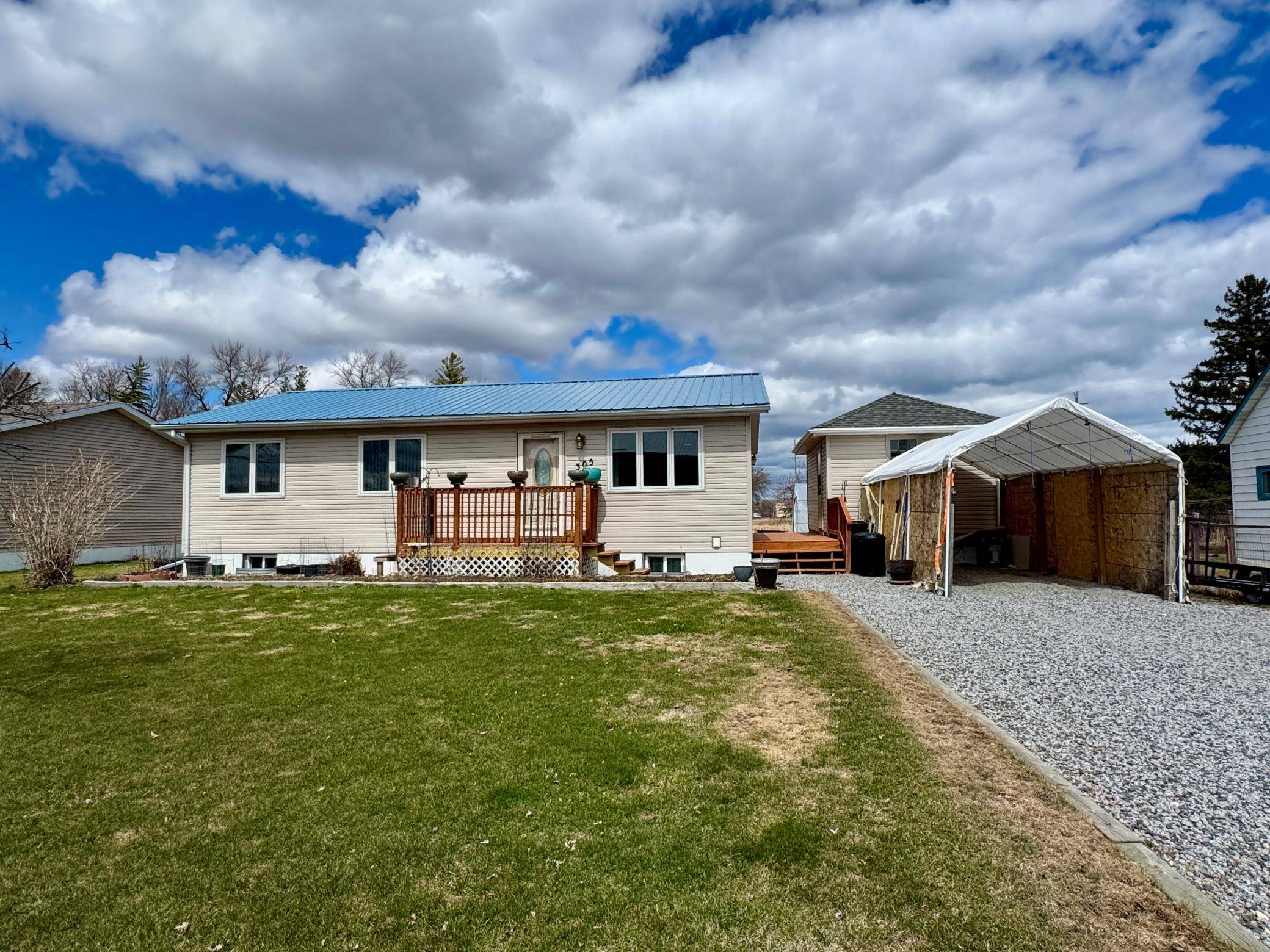 305 Lincoln ST SE, Warroad, MN 56763
