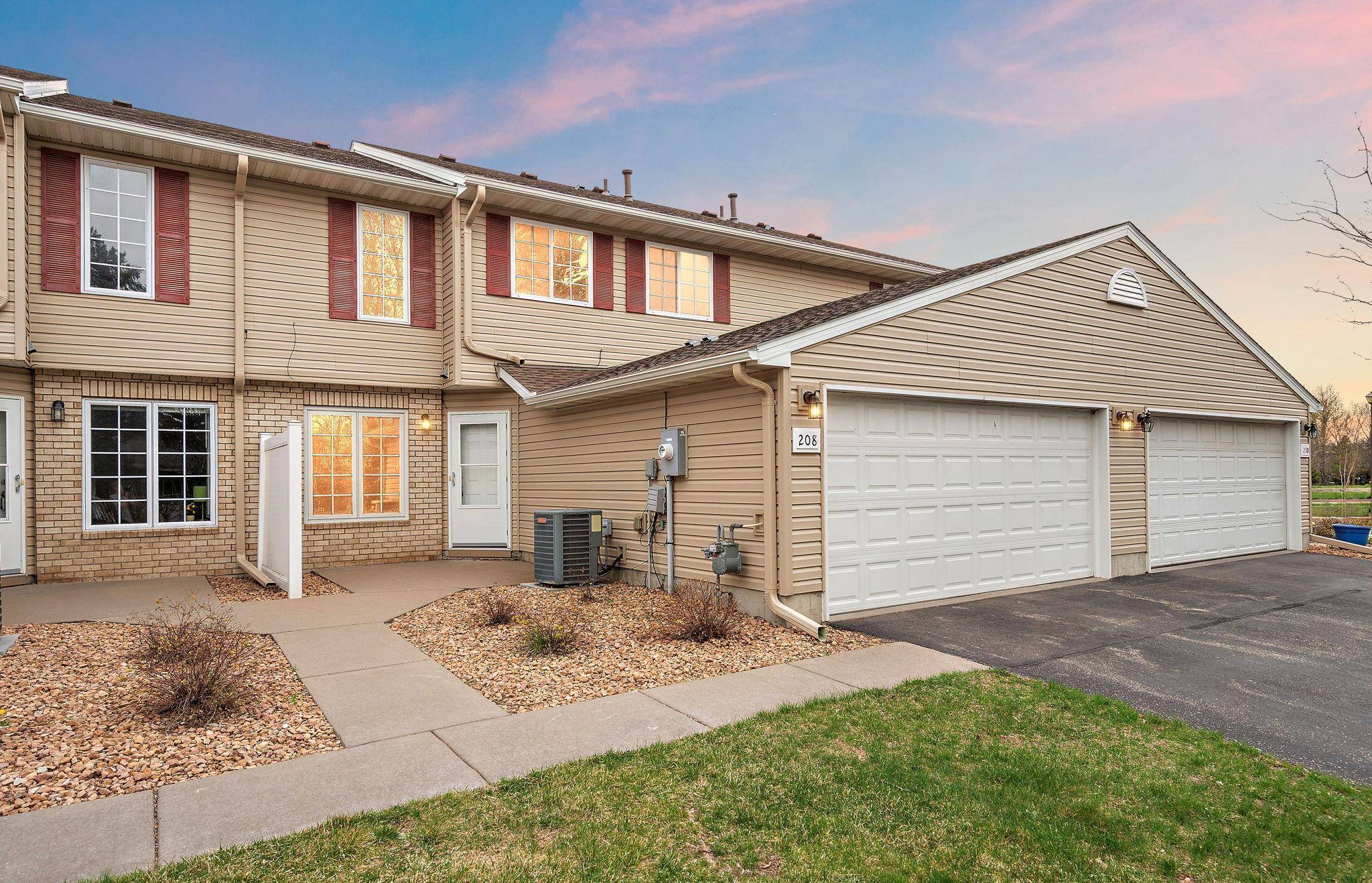 208 E Orchard ST, Belle Plaine, MN 56011
