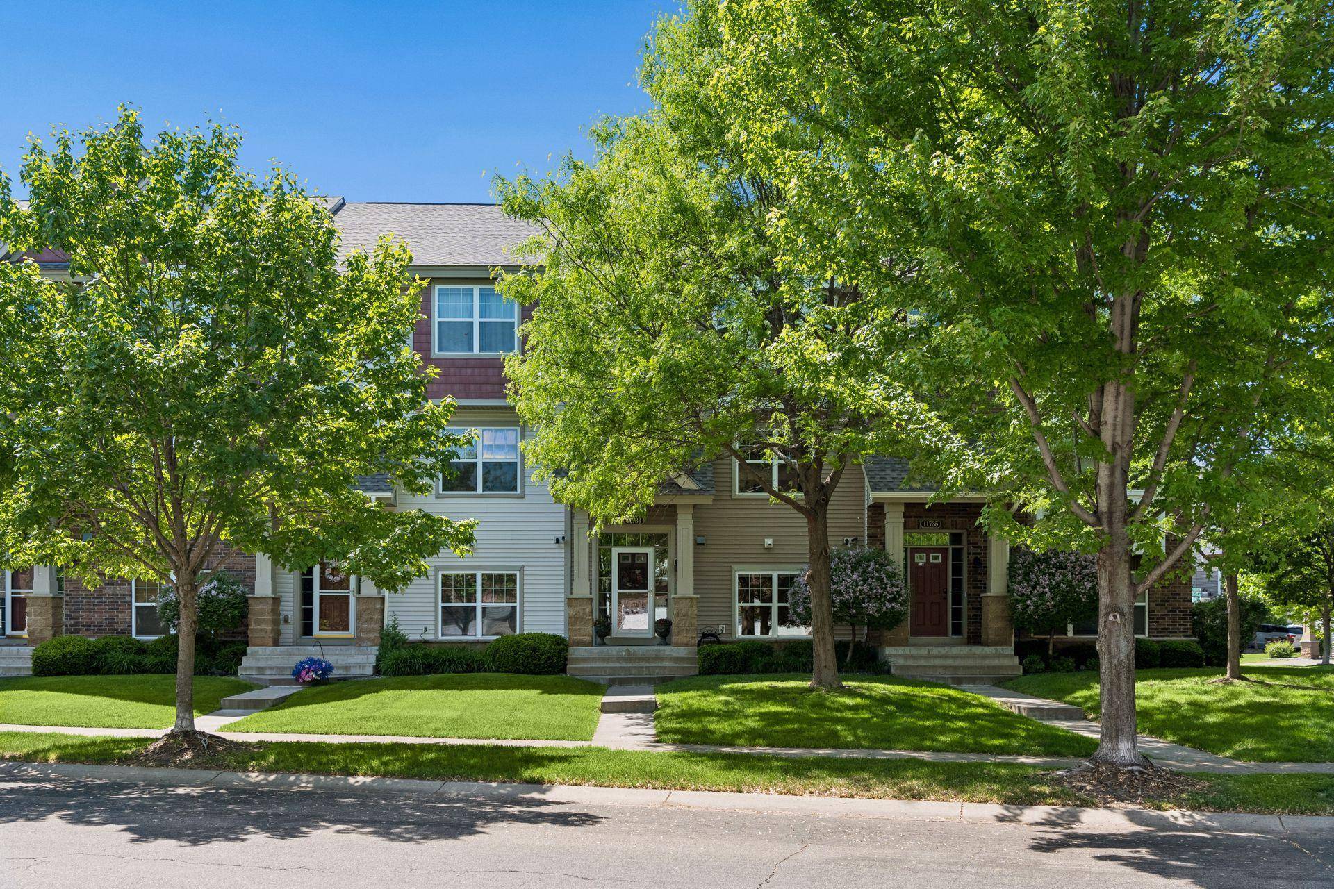 11733 Emery Village DR N, Champlin, MN 55316