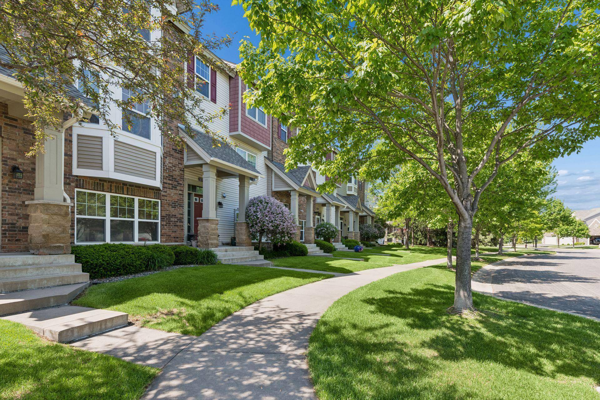 11733 Emery Village DR N, Champlin, MN 55316