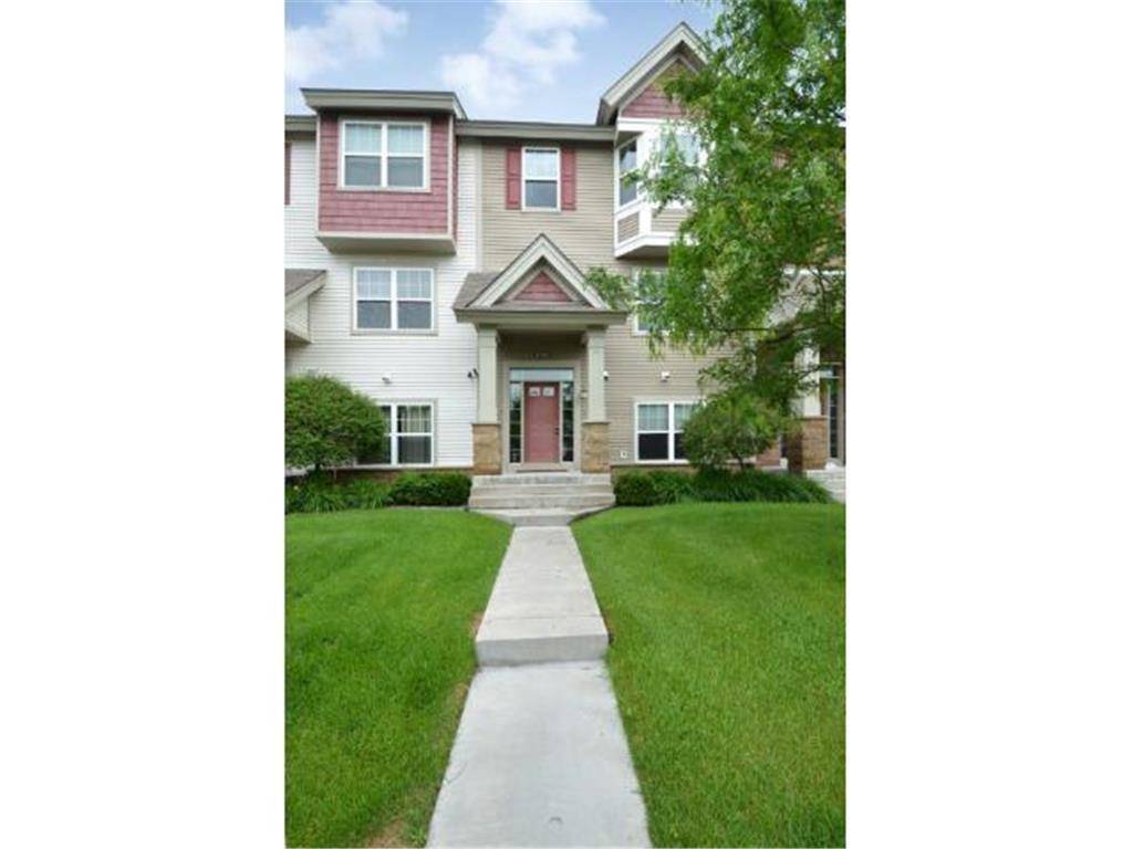 11733 Emery Village DR N, Champlin, MN 55316
