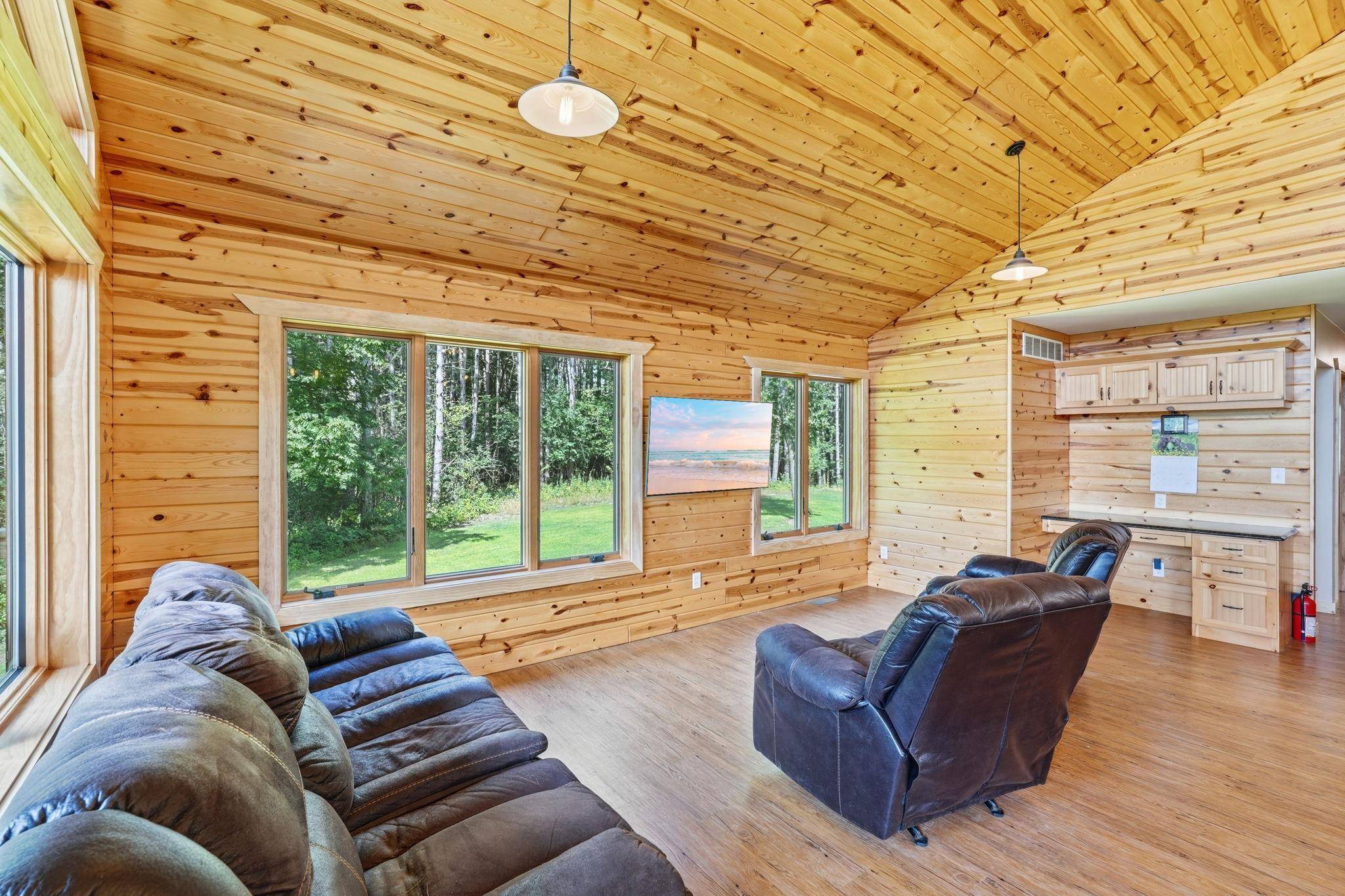 1131 Broken Arrow RD, Hudson, WI 54016