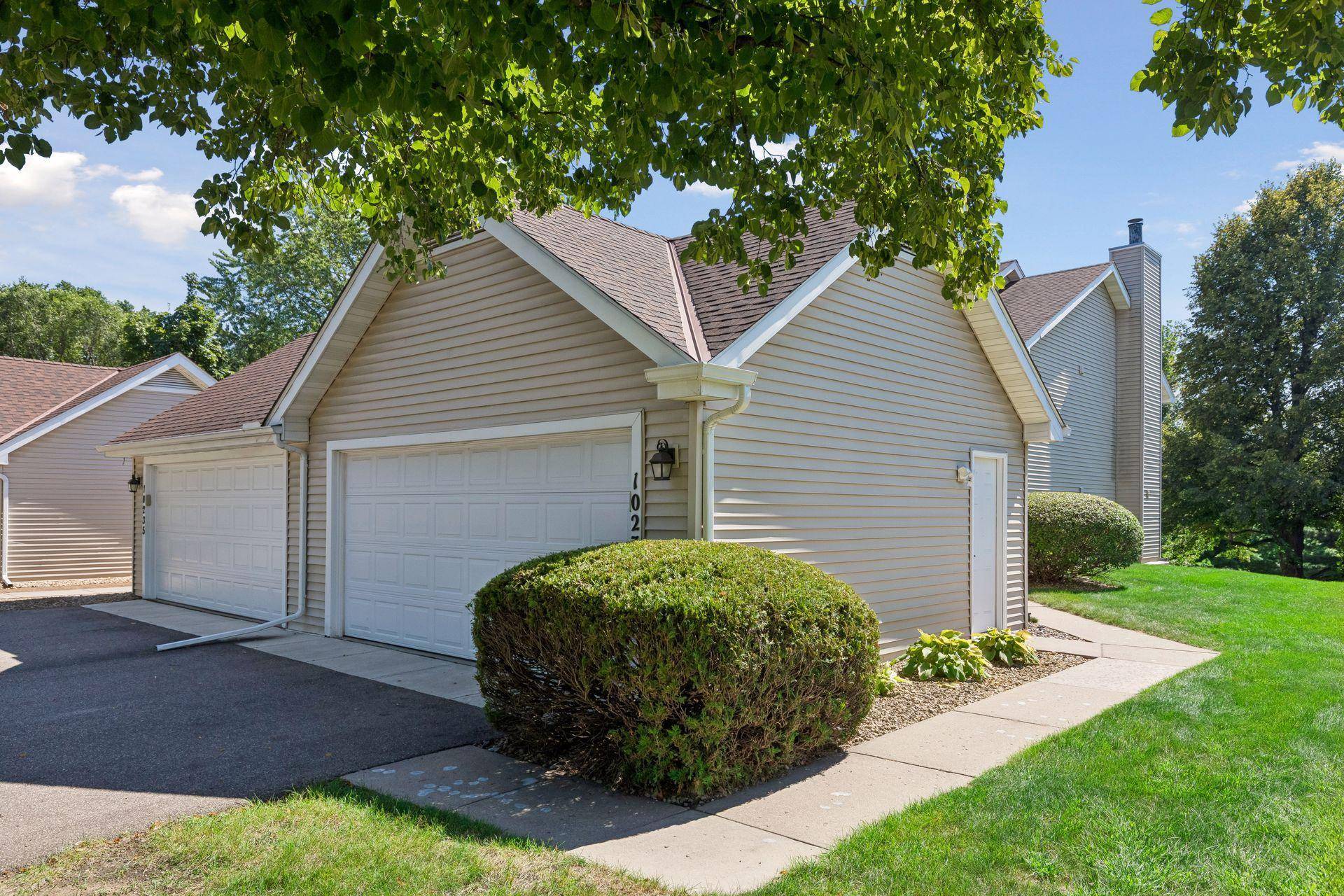 10237 Arrowwood DR, Eden Prairie, MN 55347