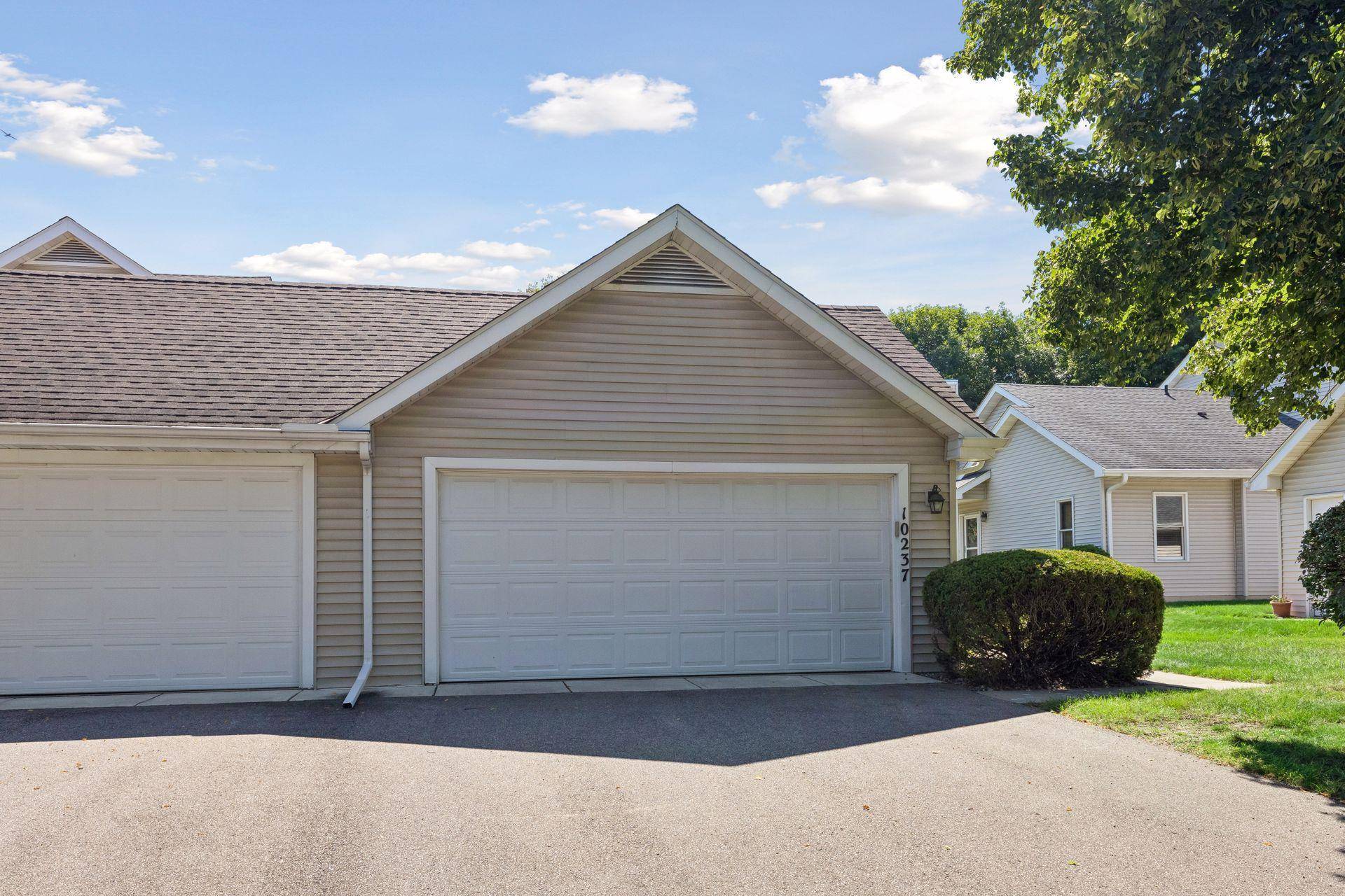 10237 Arrowwood DR, Eden Prairie, MN 55347