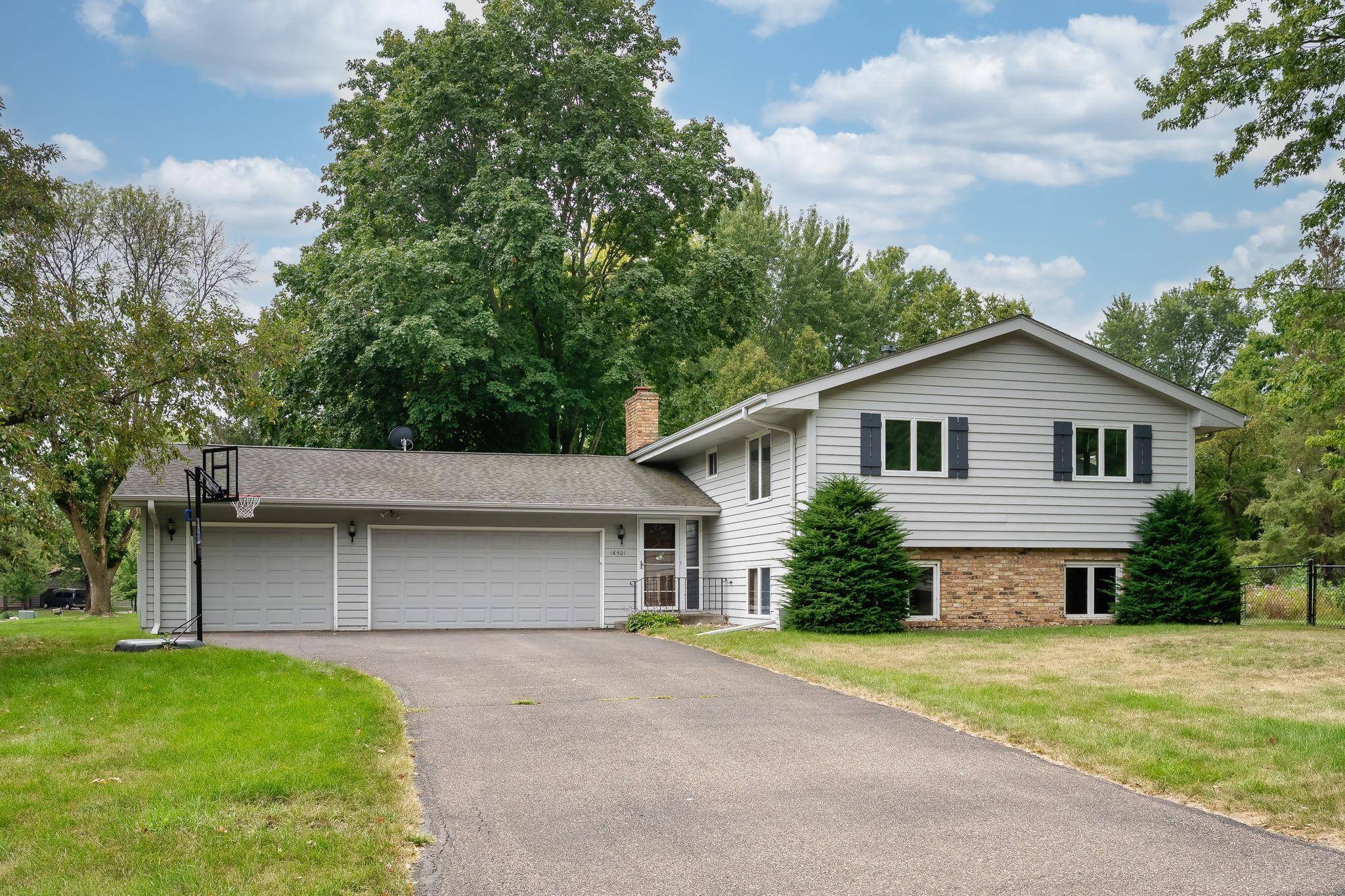 16501 29th AVE N, Plymouth, MN 55447