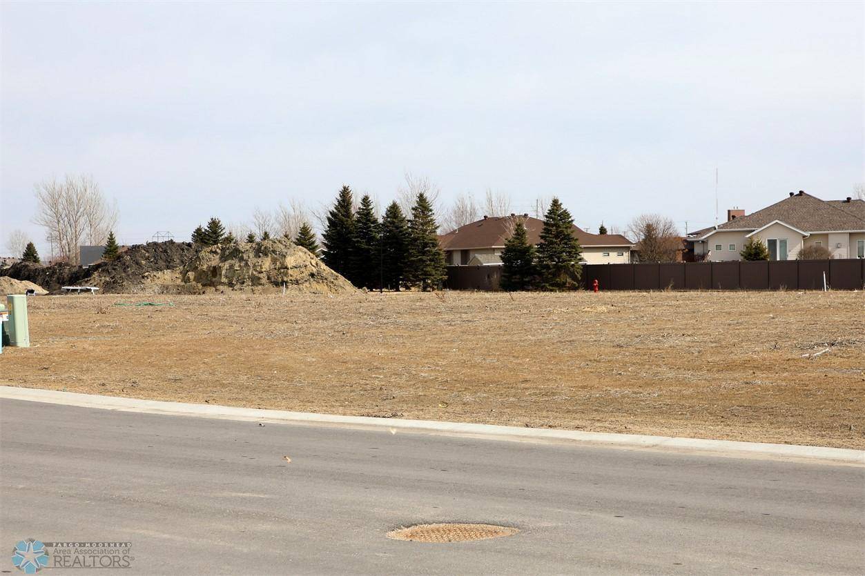 1848 MAGNOLIA CT, Wahpeton, ND 58075