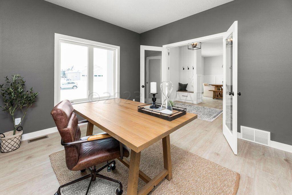 2836 RIVERS BEND DR E, West Fargo, ND 58078