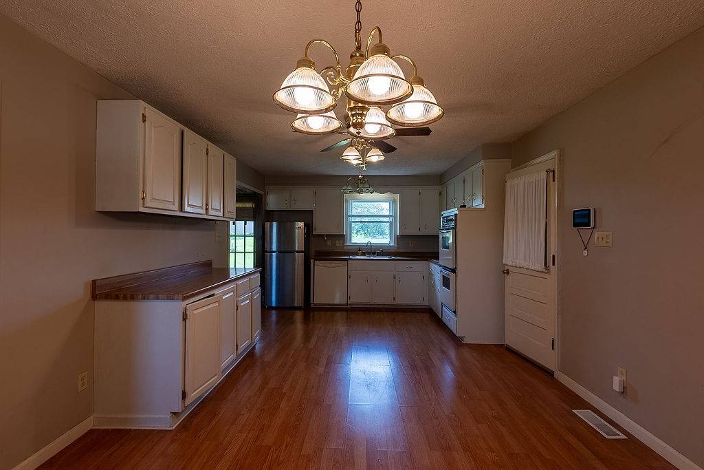 1200 Pin Oak Dr, Hopkinsville, KY 42240