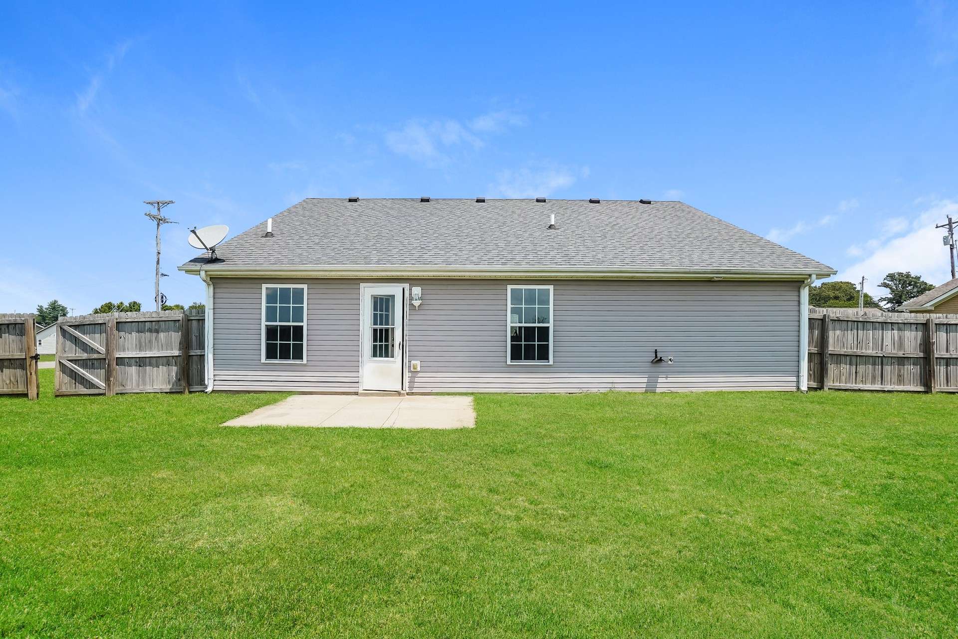 201 Bob White Trl, Oak Grove, KY 42262