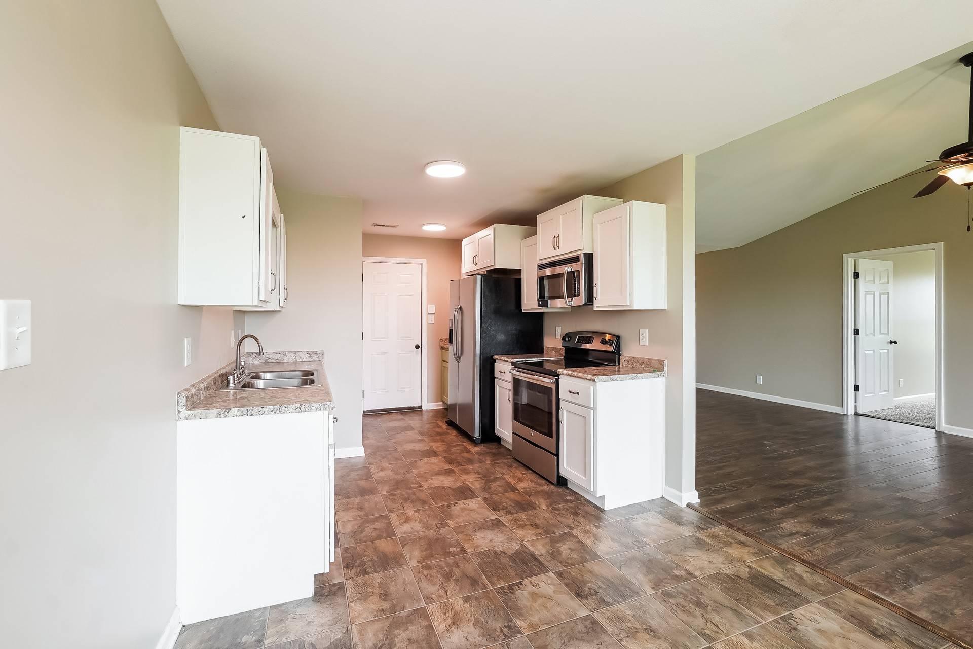 201 Bob White Trl, Oak Grove, KY 42262